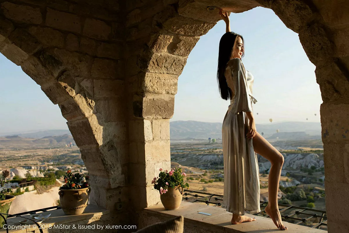 秀人集.com_[MiStar魅妍社]Vol.245_女神穆菲菲土耳其旅拍真空白色浴袍+吊带黑丝袜完美诱惑写真45P