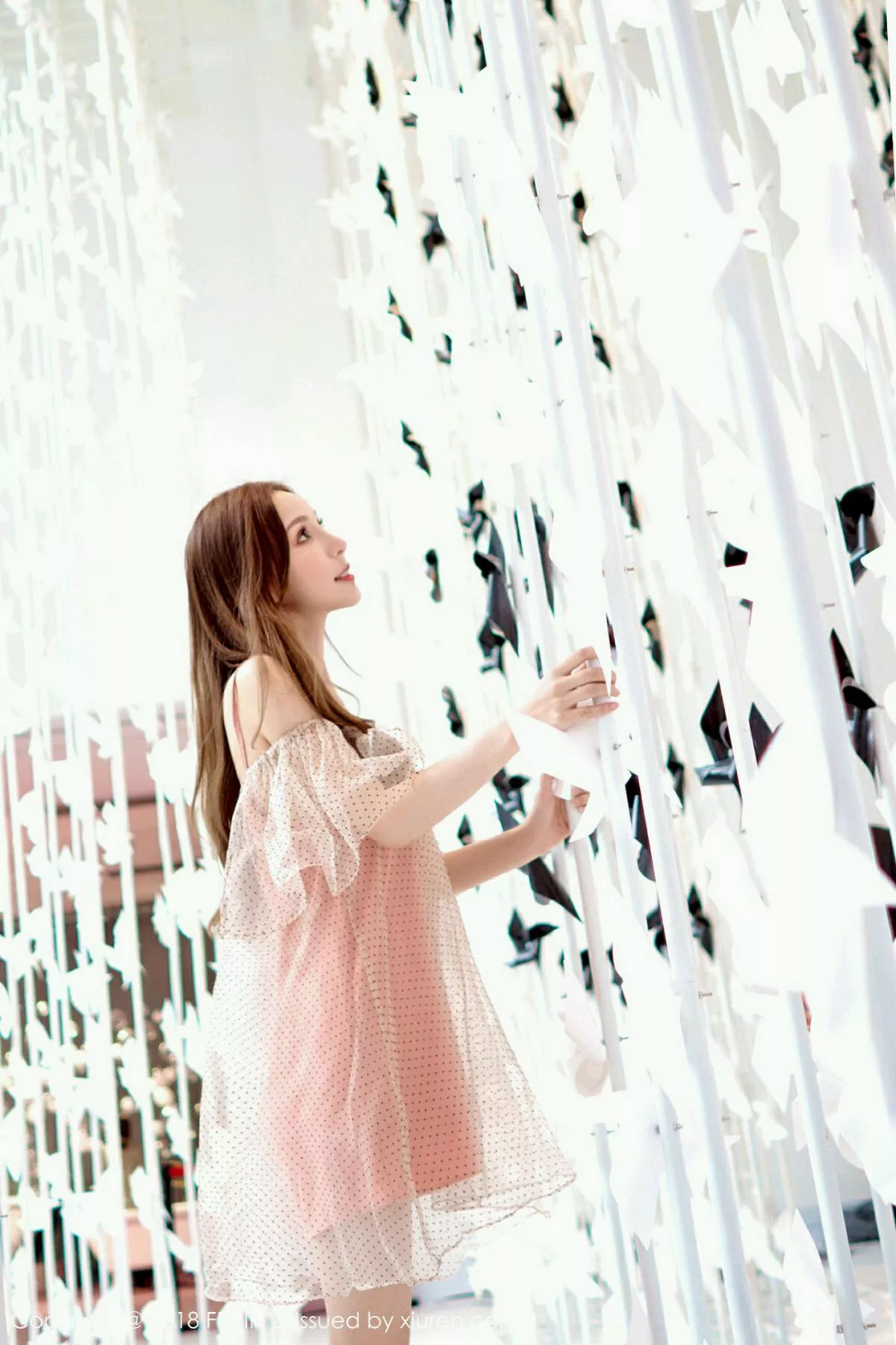 秀人集.com_[FeiLin嗲囡囡]Vol.170_嫩模柠柠_mika户外牛仔短裤+室内清新连身裙迷人写真43P