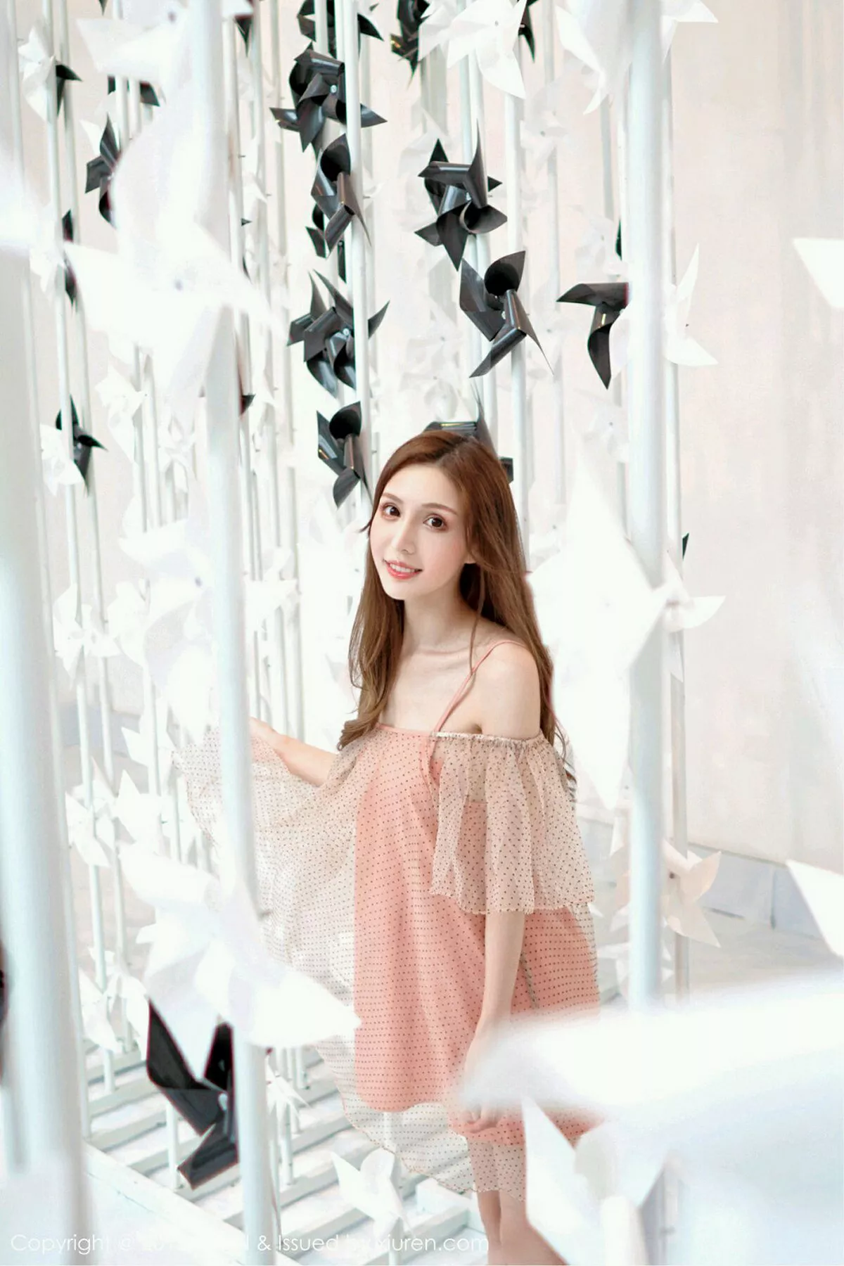 秀人集.com_[FeiLin嗲囡囡]Vol.170_嫩模柠柠_mika户外牛仔短裤+室内清新连身裙迷人写真43P