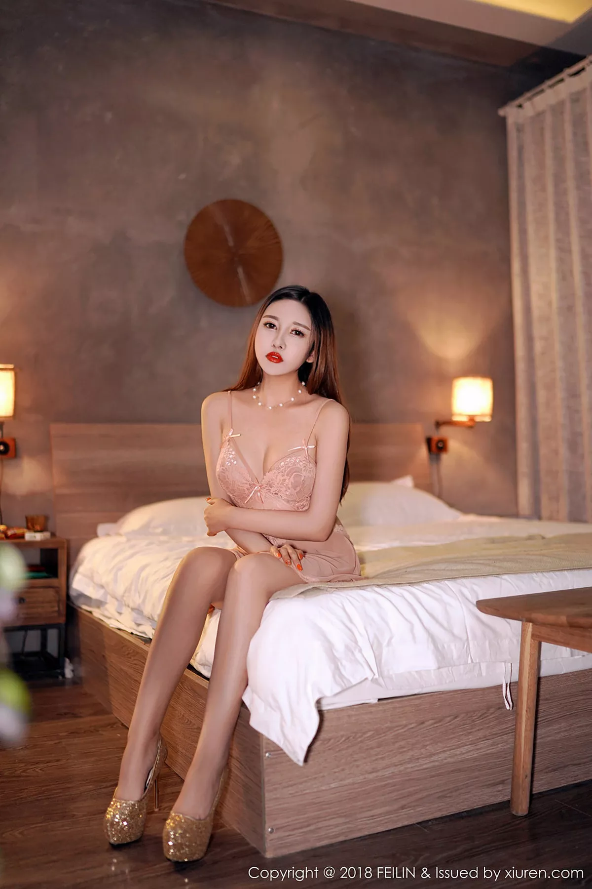 秀人集.com_[FeiLin嗲囡囡]Vol.168_嫩模李梓熙私房粉色吊带薄纱裙秀浑圆豪乳火辣诱惑写真37P