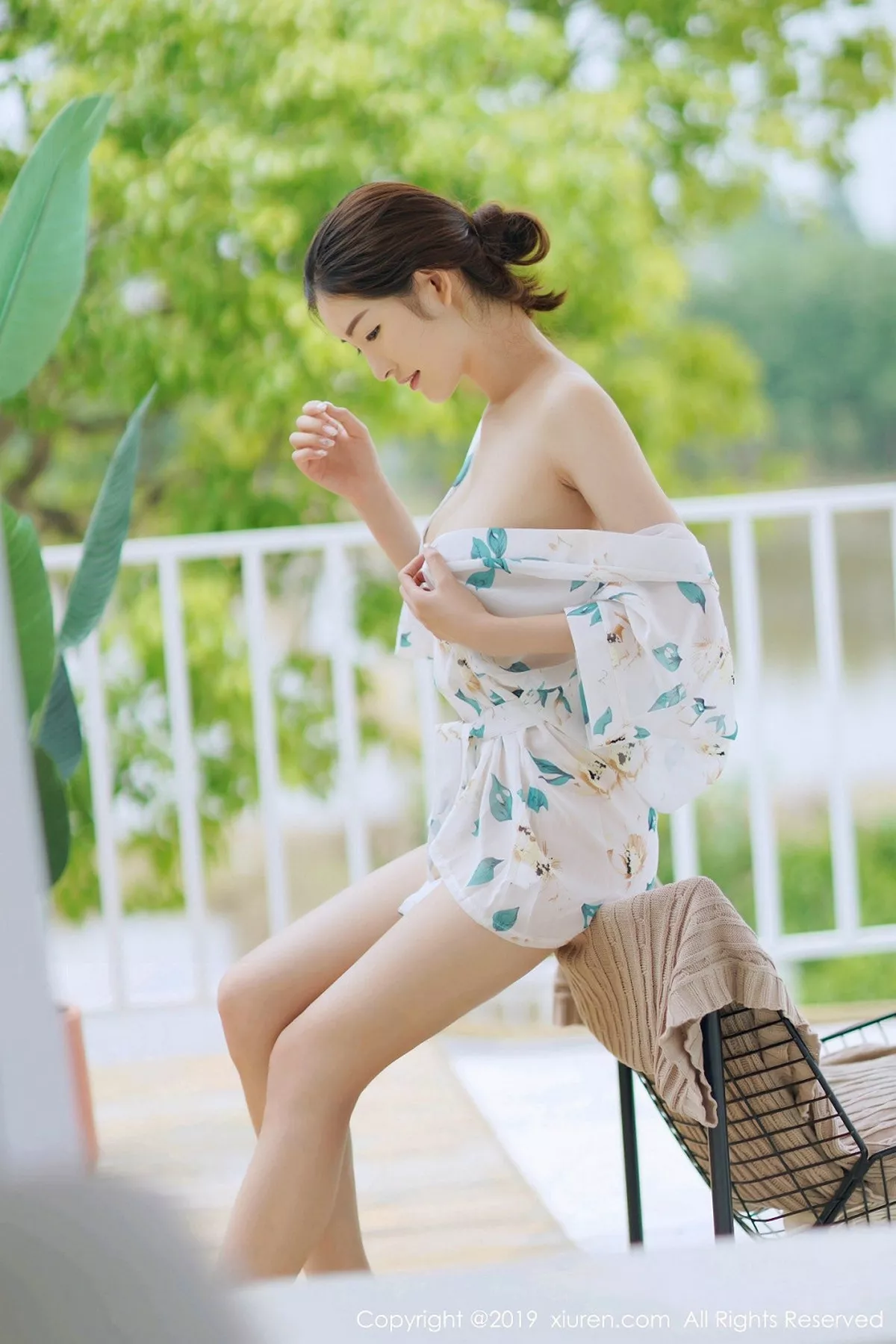 秀人集.com_[XiuRen秀人网]No.1613_嫩模沈梦瑶户外阳台椅子上真空魅惑睡衣露火辣身材诱惑写真50P