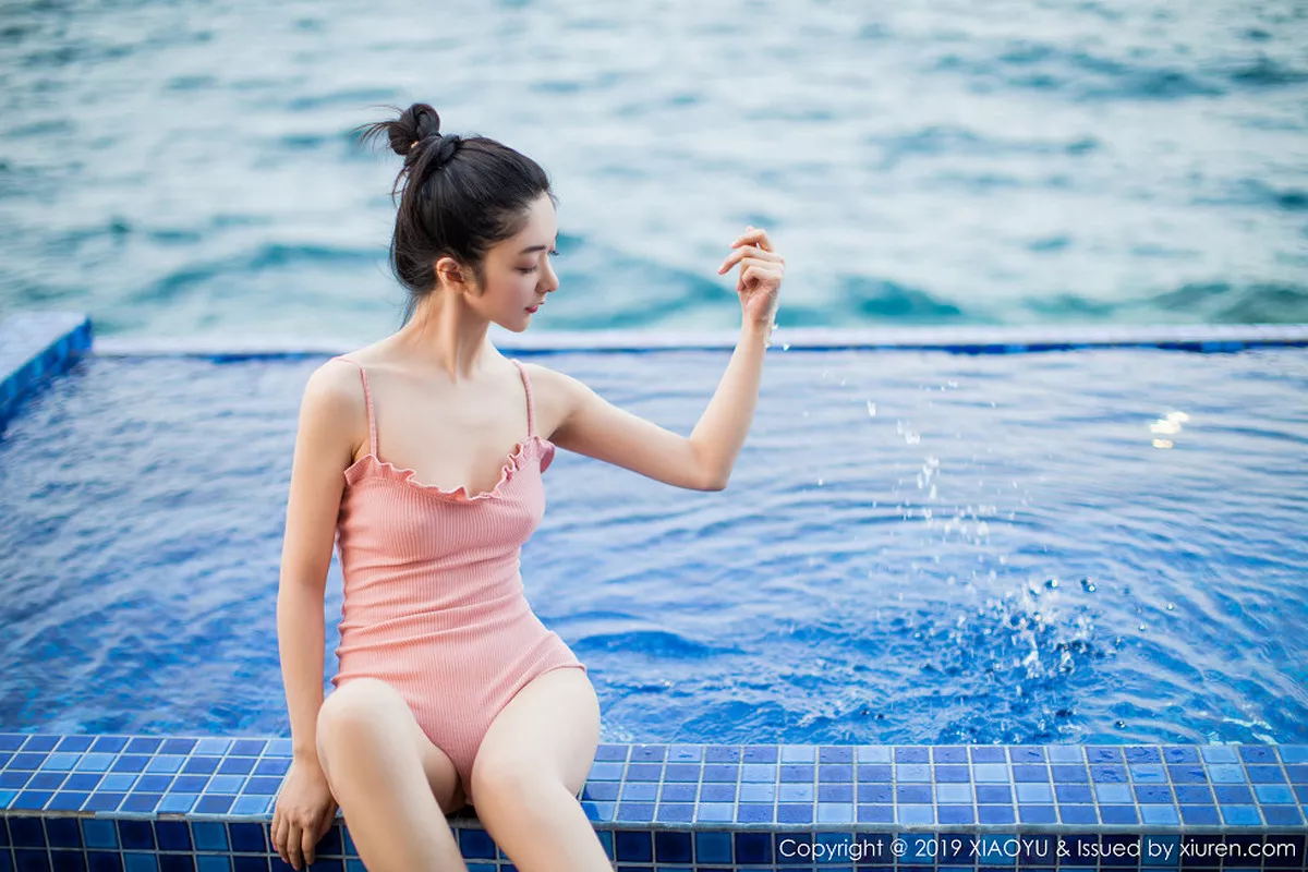 秀人集.com_[XiaoYu画语界]Vol.150_女神Angela喜欢猫马尔代夫旅拍粉色吊带内衣惹人诱惑写真66P