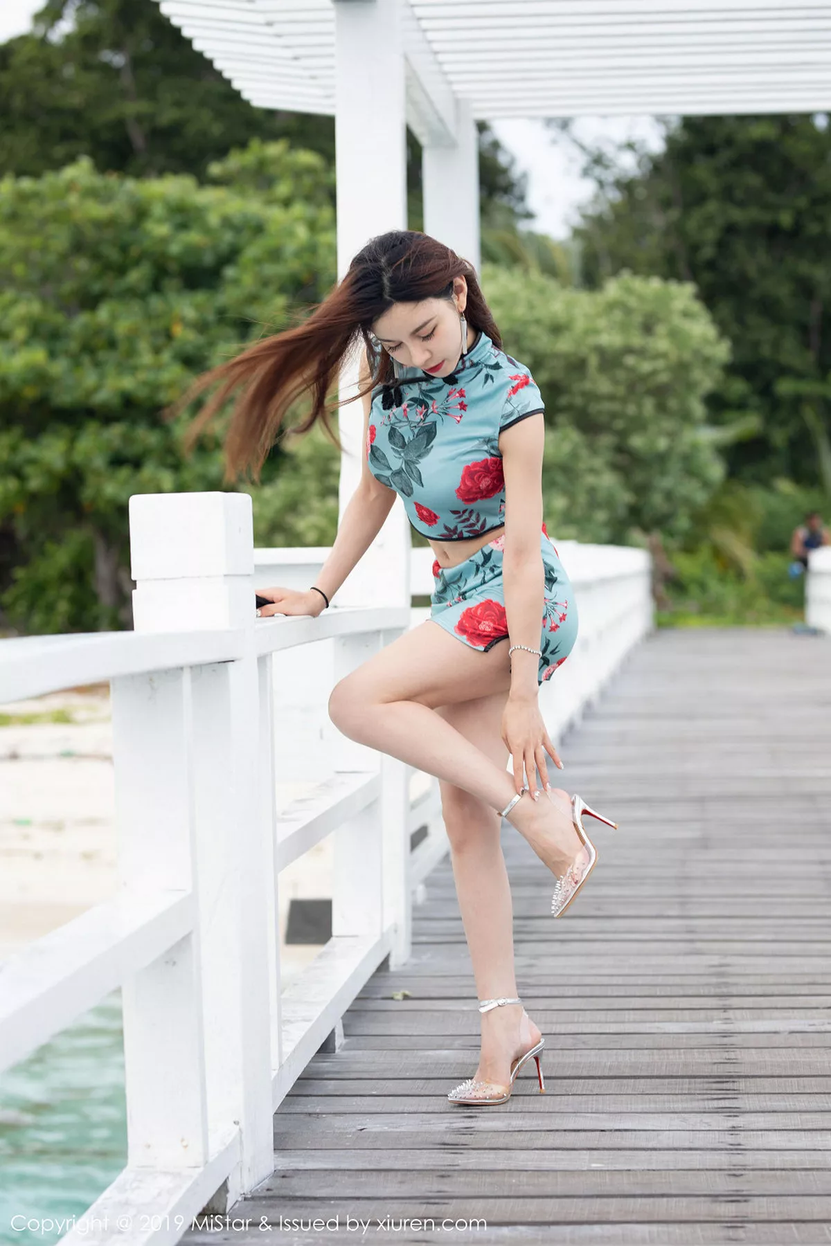 秀人集.com_[MiStar魅妍社]Vol.306_嫩模沈佳熹仙本那旅拍户外华丽古韵旗袍装扮性感写真40P