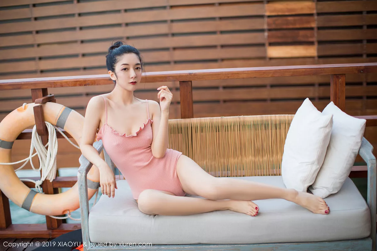 秀人集.com_[XiaoYu画语界]Vol.150_女神Angela喜欢猫马尔代夫旅拍粉色吊带内衣惹人诱惑写真66P