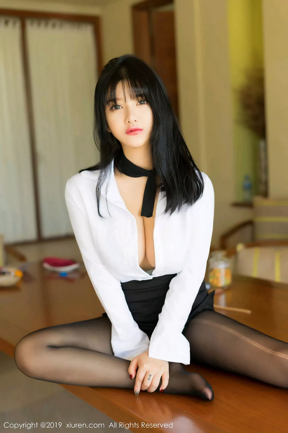 秀人集.com_[XiuRen秀人网]No.1653_巨乳嫩模小尤奈富国岛旅拍黑短裙配无内黑丝裤袜极致诱惑写真53P