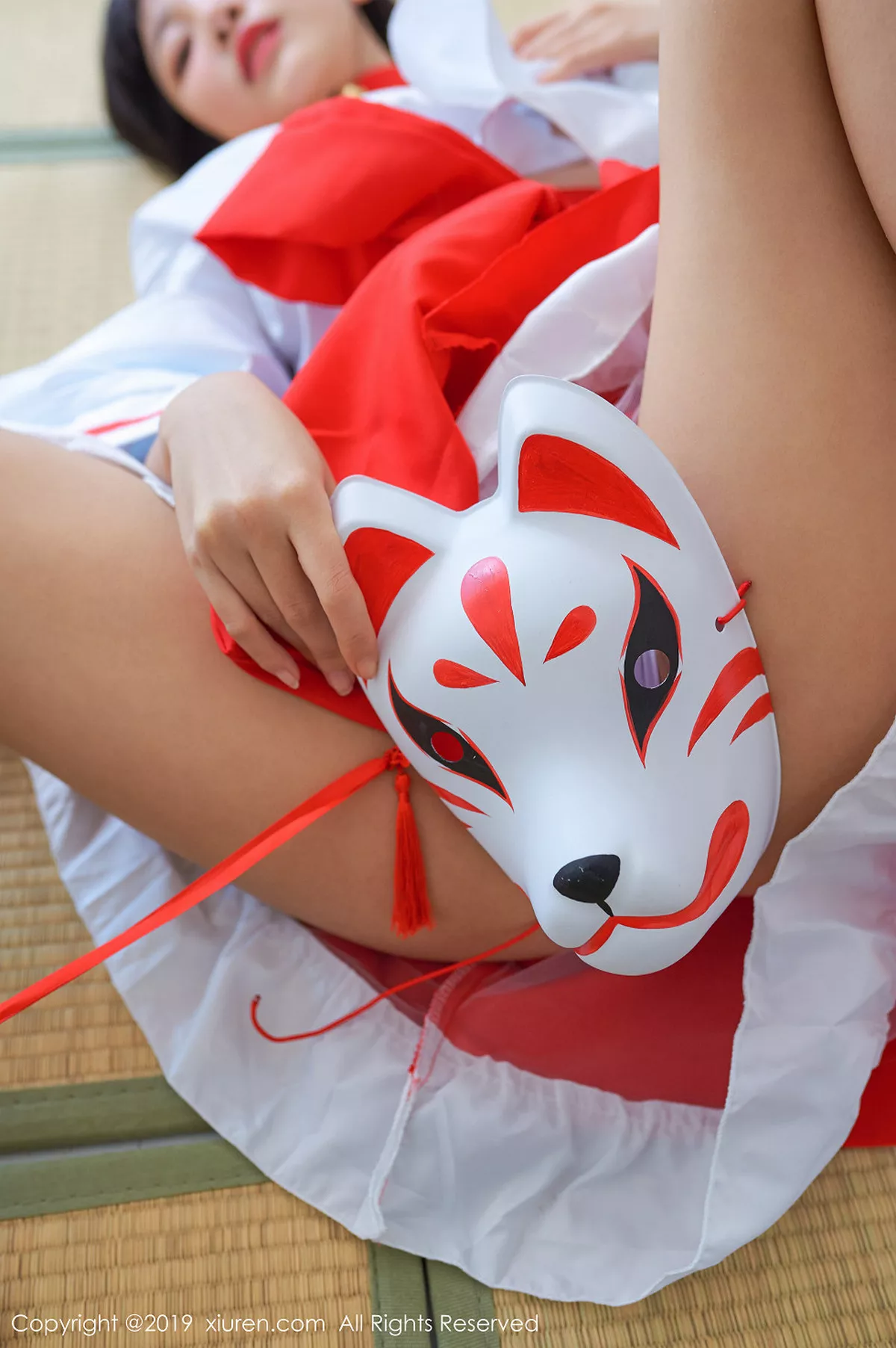 秀人集.com_[XiuRen秀人网]No.1702_模特_卿卿韩国旅拍私房面具魅惑半露豪乳+户外比基尼性感写真68P