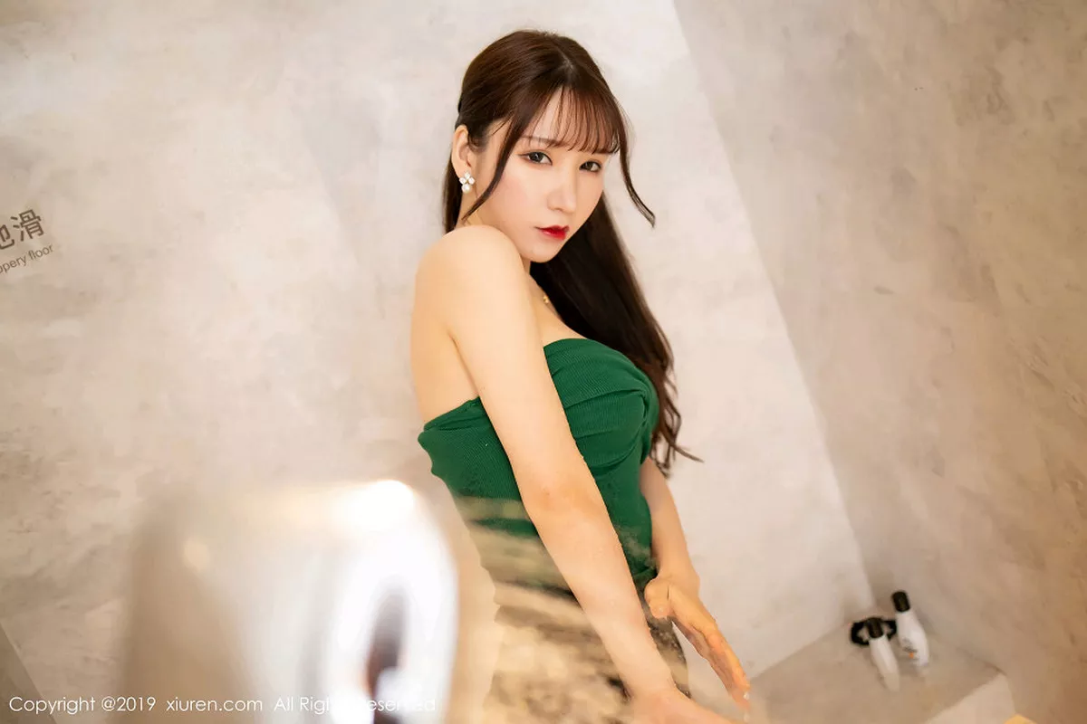 秀人集.com_[XiuRen秀人网]No.1703_女神周于希Sandy私房浴室里黑丝蕾丝内衣半脱湿身诱惑写真72P