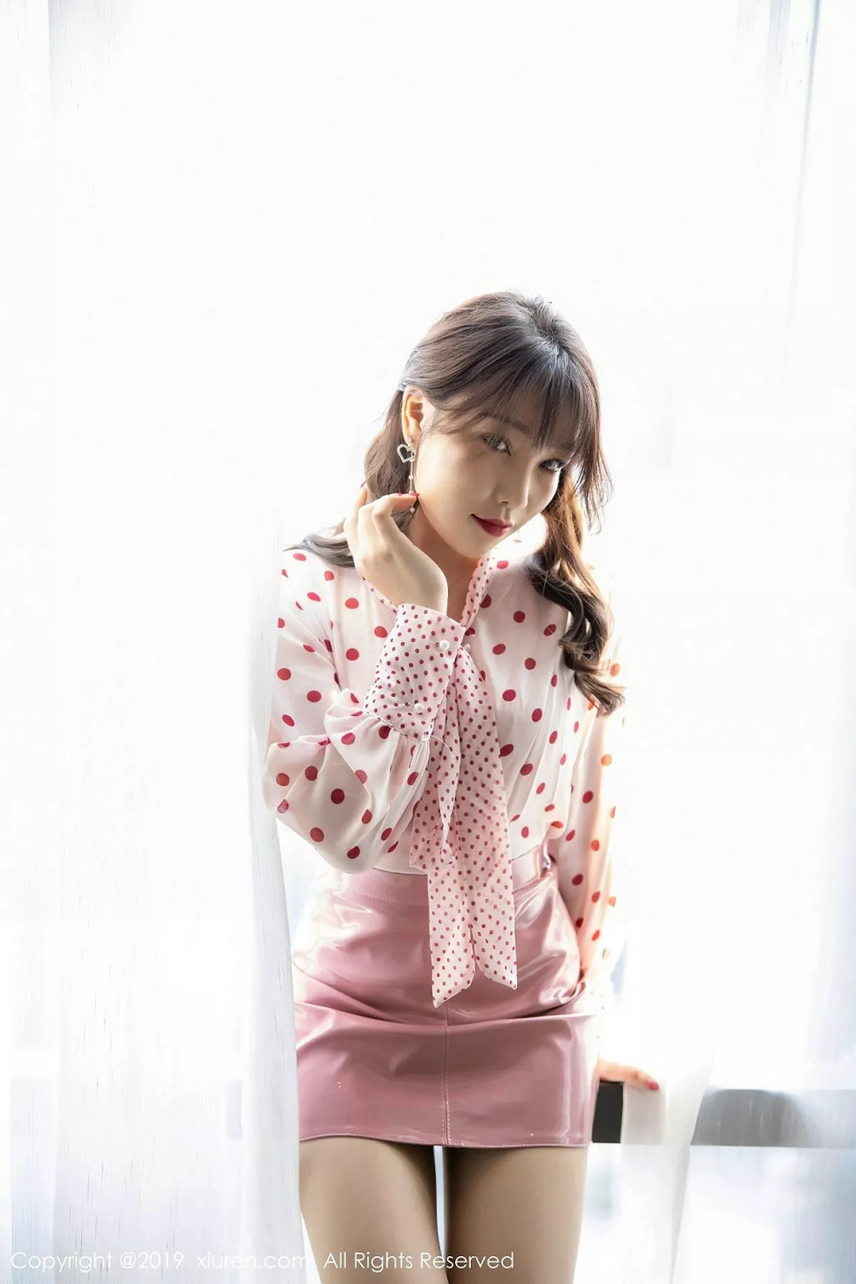 秀人集.com_[XiuRen秀人网]No.1742_女神芝芝Booty私房粉色短裙半脱露无内肉丝裤袜秀翘臀诱惑写真87P