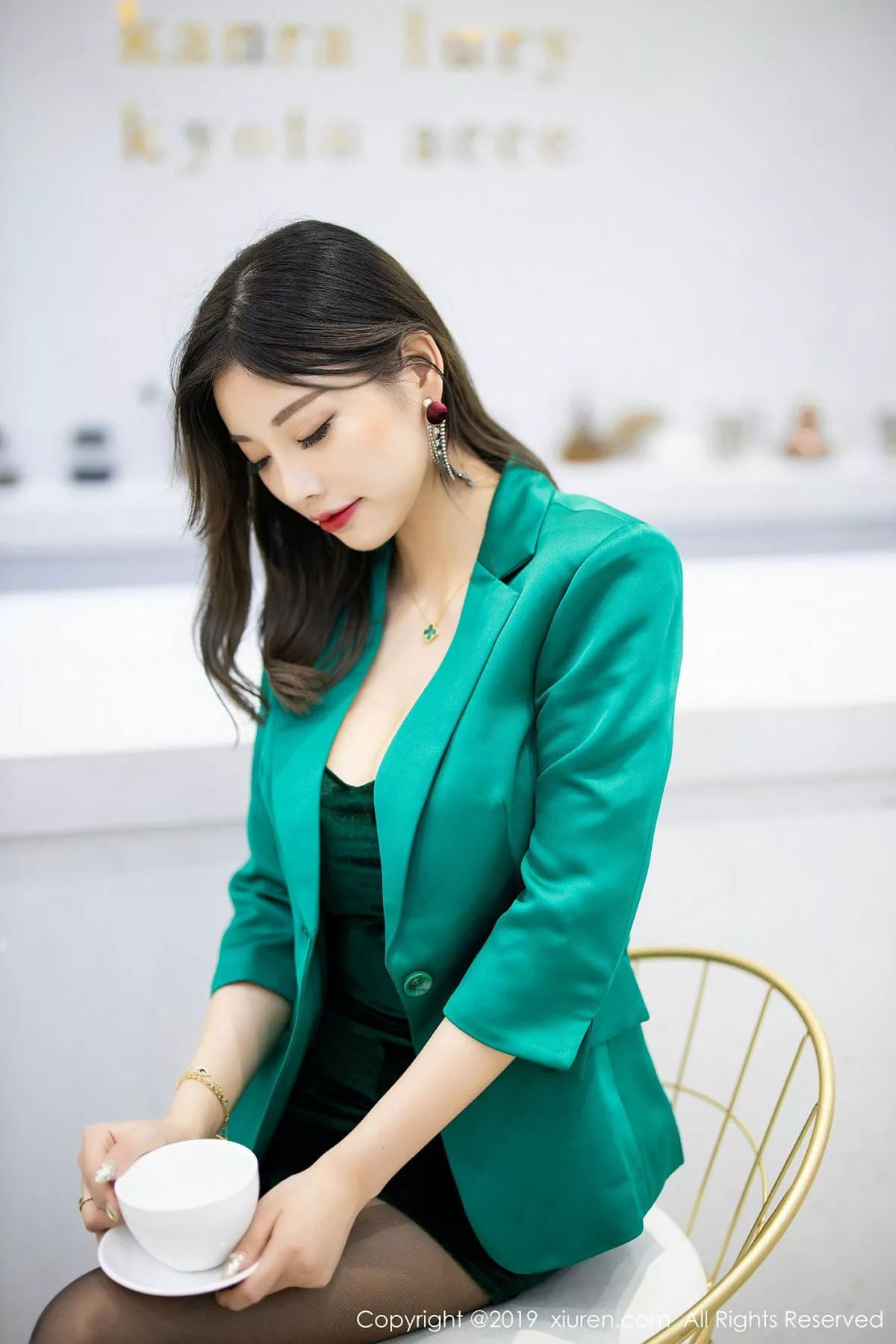 秀人集.com_[XiuRen秀人网]No.1731_女神杨晨晨sugar私房墨绿色抹胸裙配黑丝裤袜秀美腿诱惑写真98P