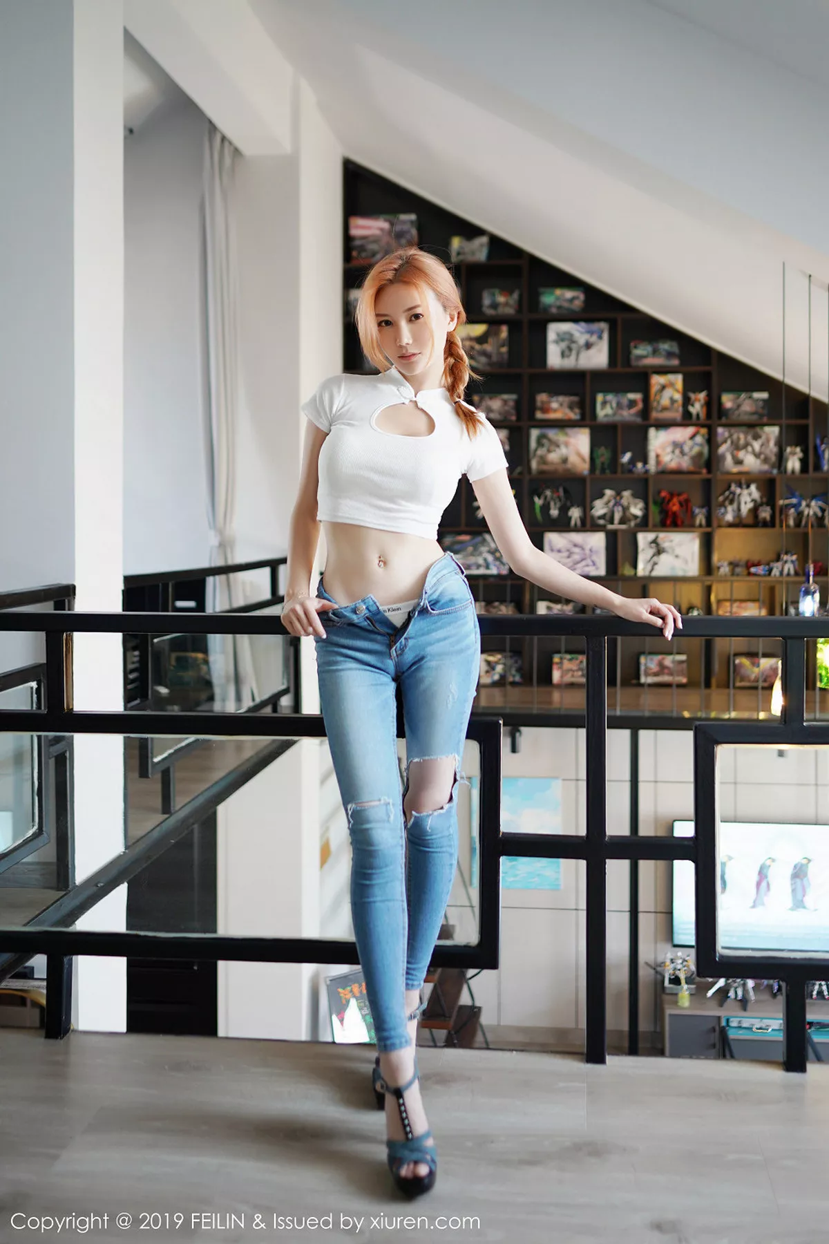 秀人集.com_[FeiLin嗲囡囡]Vol.212_嫩模爱丽儿私房性感黑色内衣配紧身牛仔裤秀完美身材写真40P