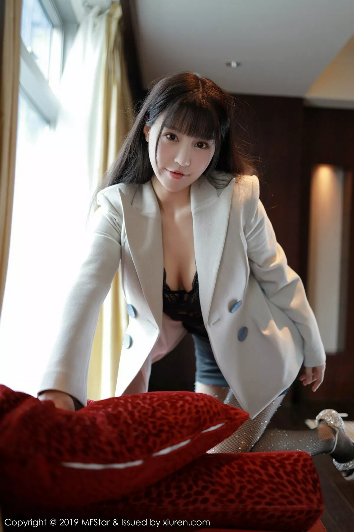 秀人集.com_[MFStar模范学院]Vol.224_女神Flower朱可儿私房脱西服露黑色情趣内衣极致诱惑写真50P