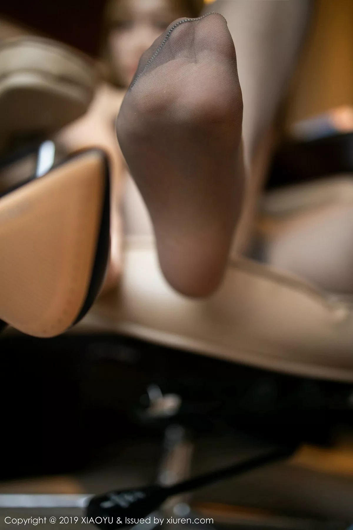 秀人集.com_[XiaoYu画语界]Vol.172_嫩模允儿Claire私房紧身牛仔裤半脱露无内黑丝裤袜诱惑写真83P