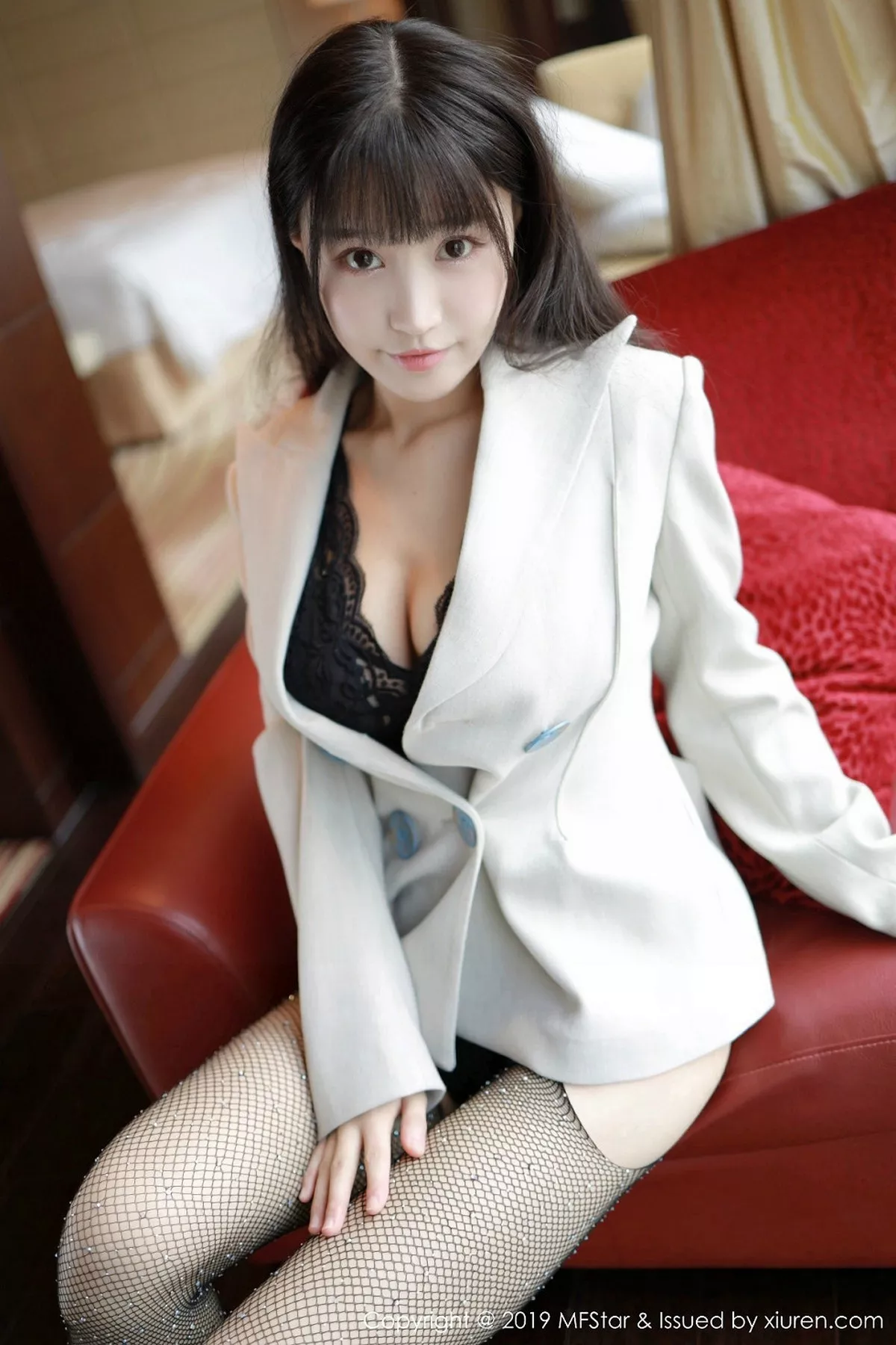 秀人集.com_[MFStar模范学院]Vol.224_女神Flower朱可儿私房脱西服露黑色情趣内衣极致诱惑写真50P