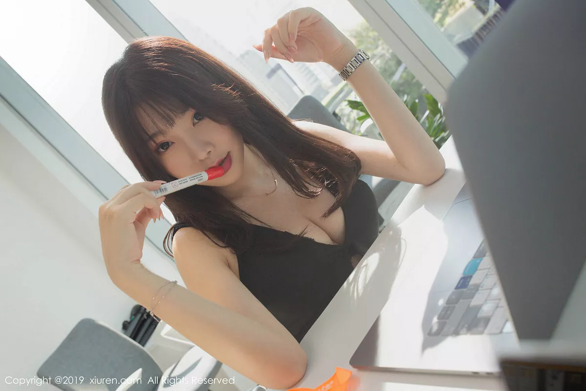 秀人集.com_[XiuRen秀人网]No.1757_女神芝芝Booty办公室主题性感女秘书超薄无内黑丝惹火诱惑写真54P