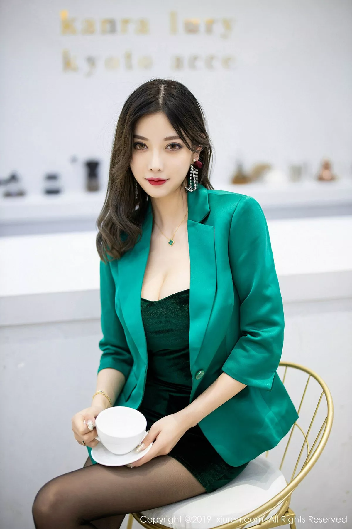 秀人集.com_[XiuRen秀人网]No.1731_女神杨晨晨sugar私房墨绿色抹胸裙配黑丝裤袜秀美腿诱惑写真98P