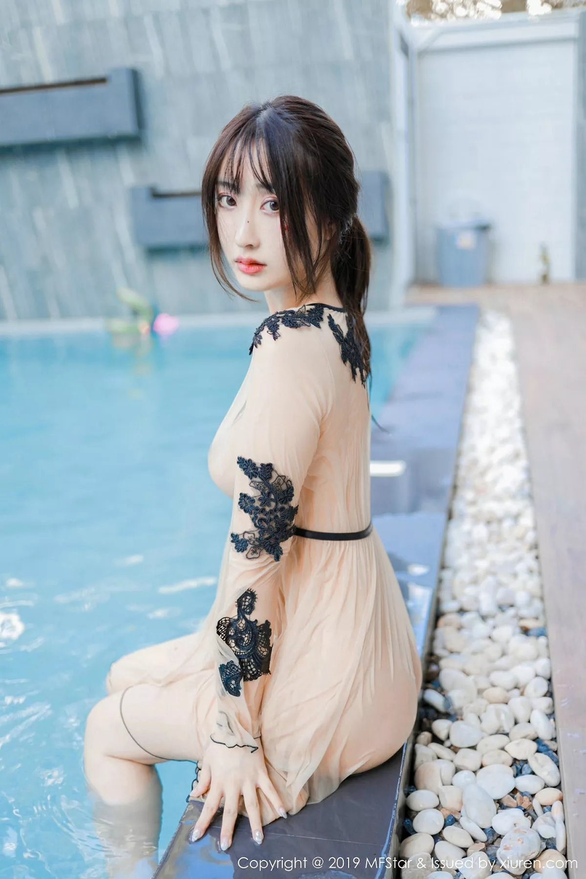 秀人集.com_[MFStar模范学院]Vol.230_嫩模Betty林子欣泰国清迈旅拍泳池出浴美人湿身诱惑写真62P