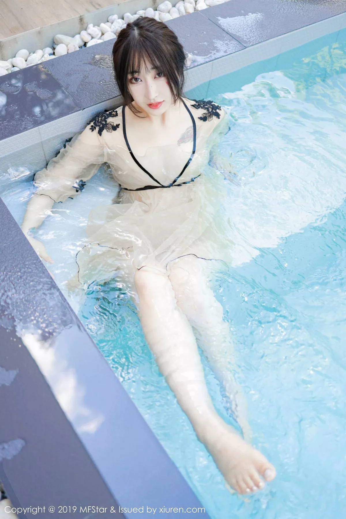 秀人集.com_[MFStar模范学院]Vol.230_嫩模Betty林子欣泰国清迈旅拍泳池出浴美人湿身诱惑写真62P