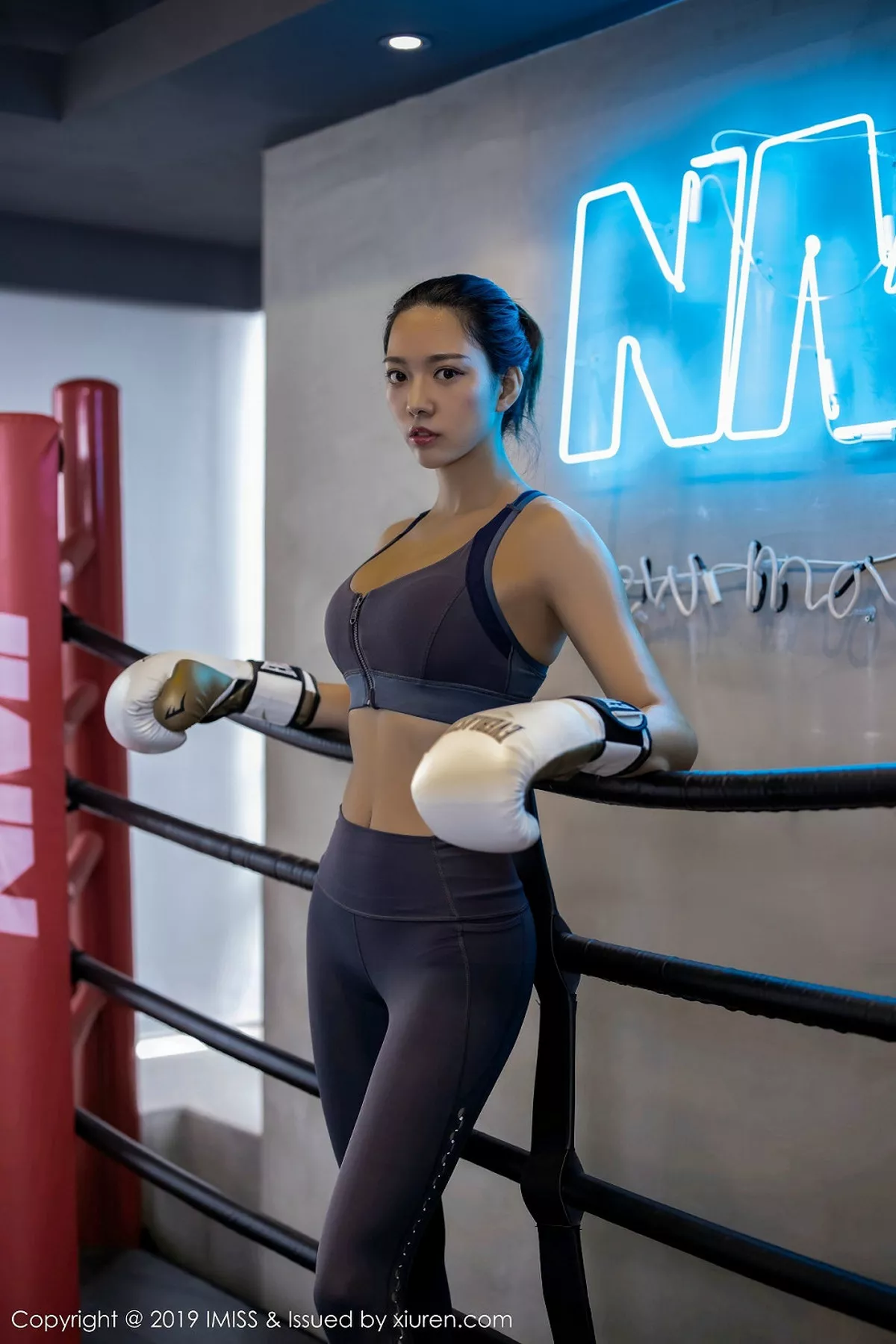 秀人集.com_[IMISS爱蜜社]Vol.396_嫩模嫣儿健身房运动风系列紧身衣秀完美曲线性感写真45P