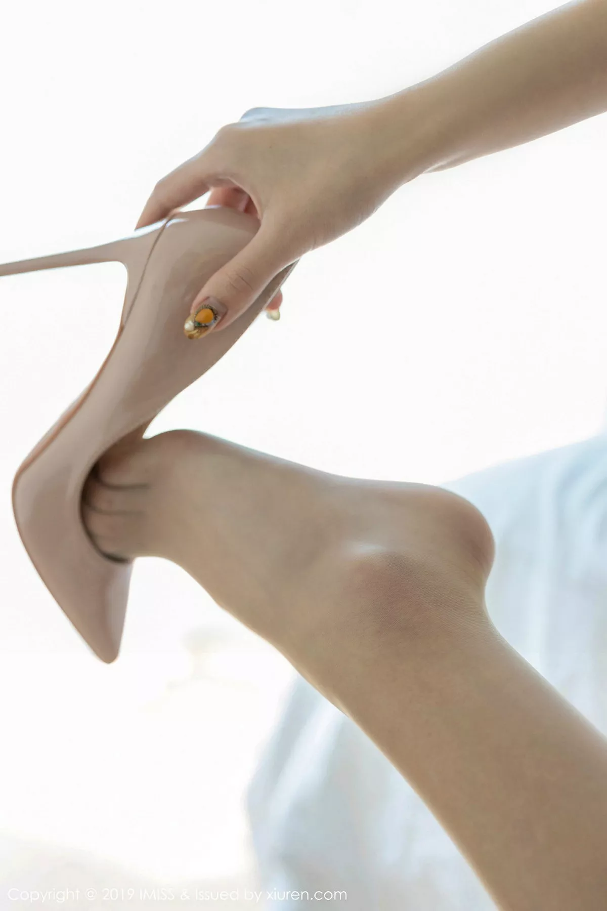 秀人集.com_[IMISS爱蜜社]Vol.399_嫩模小九月泰国清迈旅拍私房床上性感内衣秀美腿诱惑写真42P