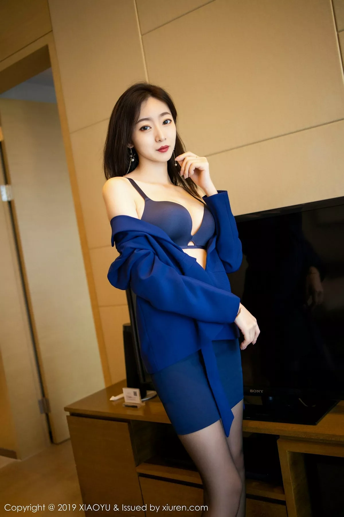 秀人集.com_[XiaoYu画语界]Vol.203_嫩模安琪Yee私房职业装半脱露性感内衣黑丝美腿诱惑写真63P