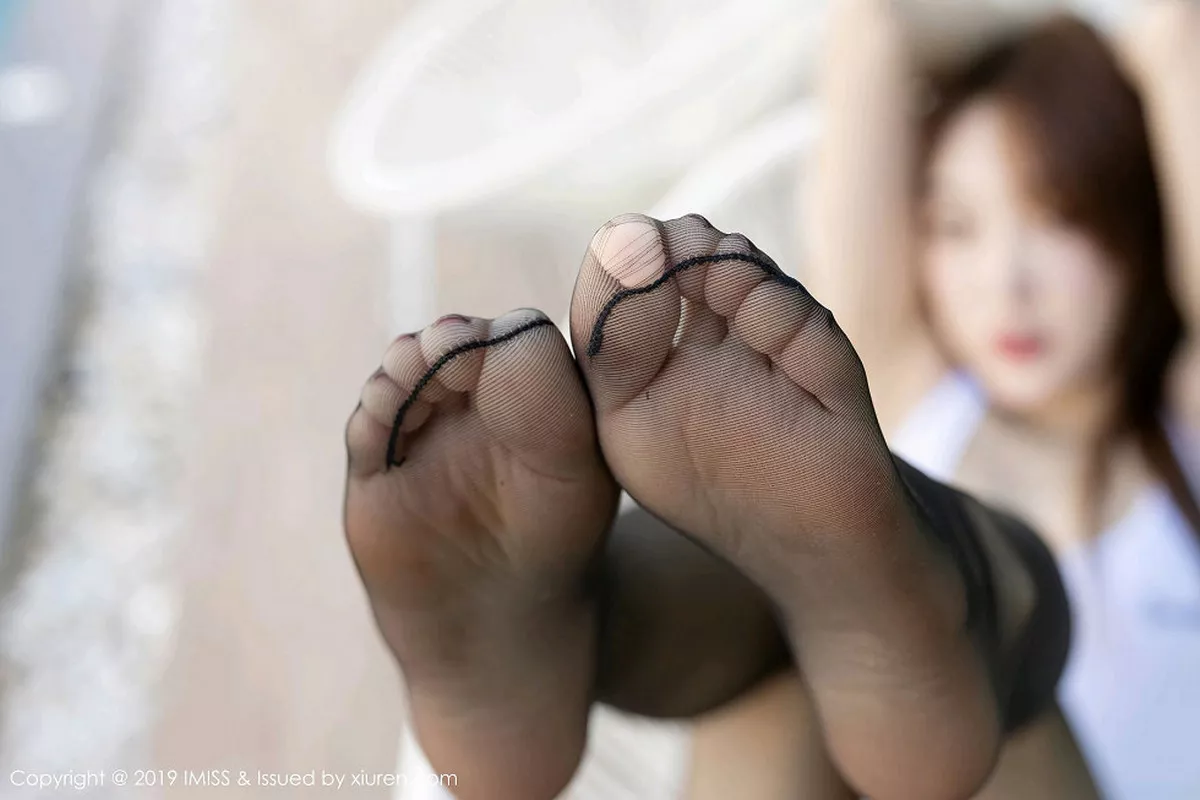 秀人集.com_[IMISS爱蜜社]Vol.406_嫩模小九月泰国清迈旅拍泳池高叉连体衣配黑丝湿身诱惑写真43P