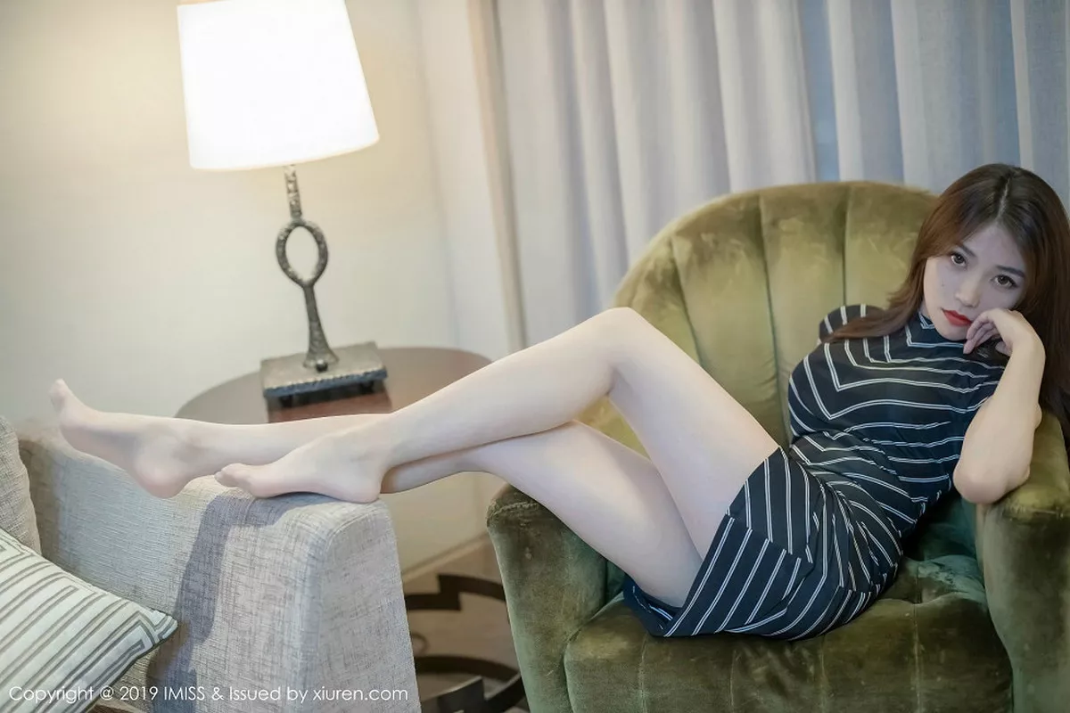 秀人集.com_[IMISS爱蜜社]Vol.410_气质女神许诺Sabrina私房床上超薄肉丝秀美腿玉足性感写真72P