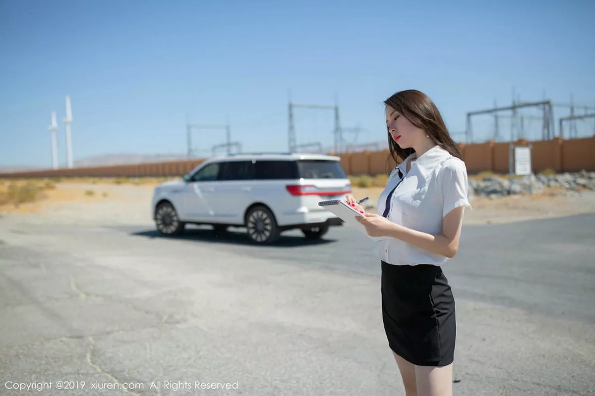 秀人集.com_[XiuRen秀人网]No.1833_嫩模梦心月东欧旅拍户外车拍无内肉丝秀翘臀屁沟撩人诱惑写真72P