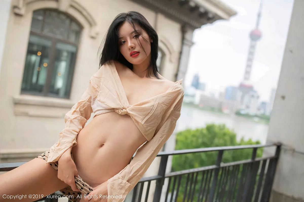 秀人集.com_[XiuRen秀人网]No.1842_嫩模就是阿朱啊户外阳台+室内真空半脱露火辣身材诱惑写真73P