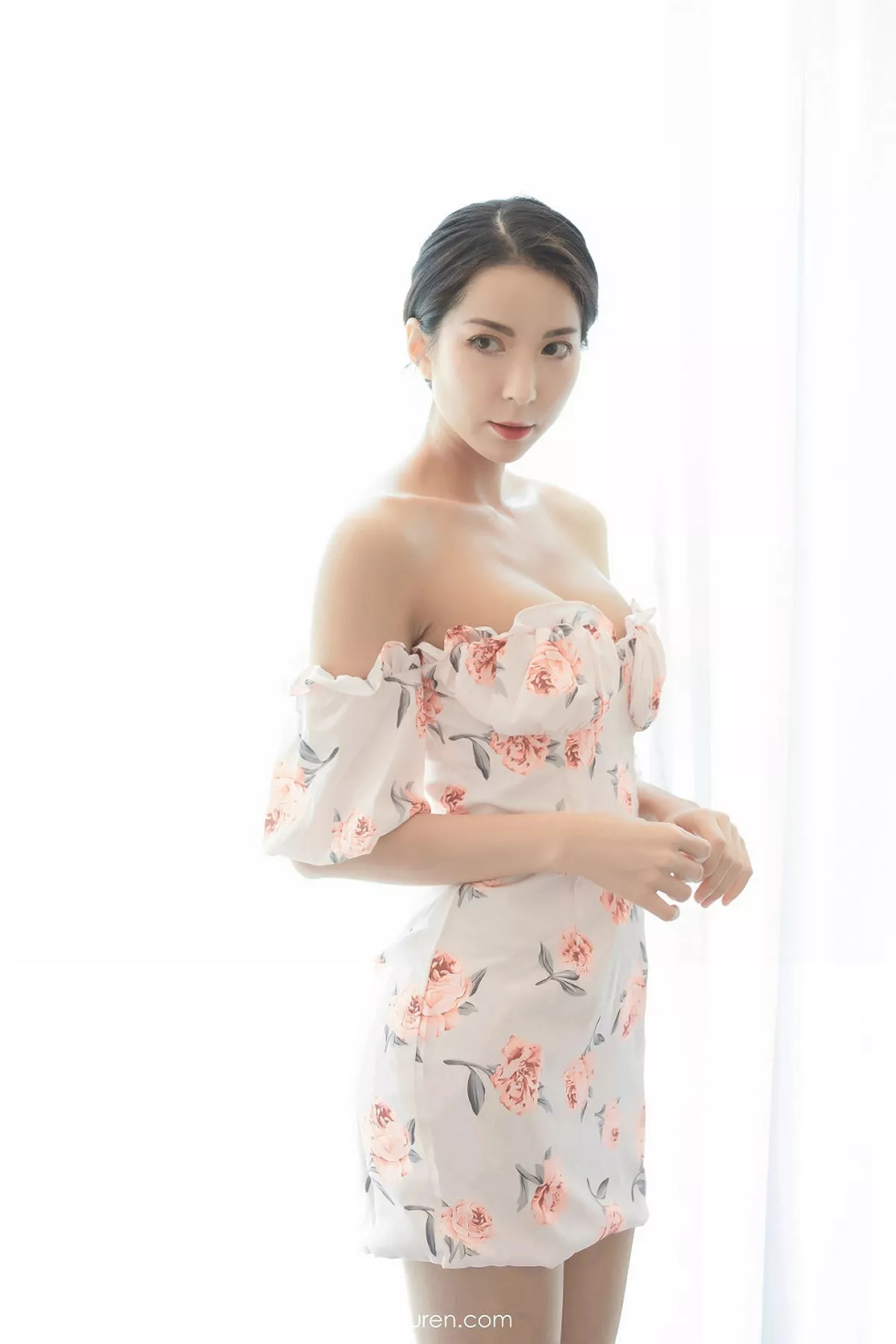 秀人集.com_[IMISS爱蜜社]Vol.416_气质女神Carry花色连身裙配朦胧肉丝露性感粉色内衣诱惑写真48P