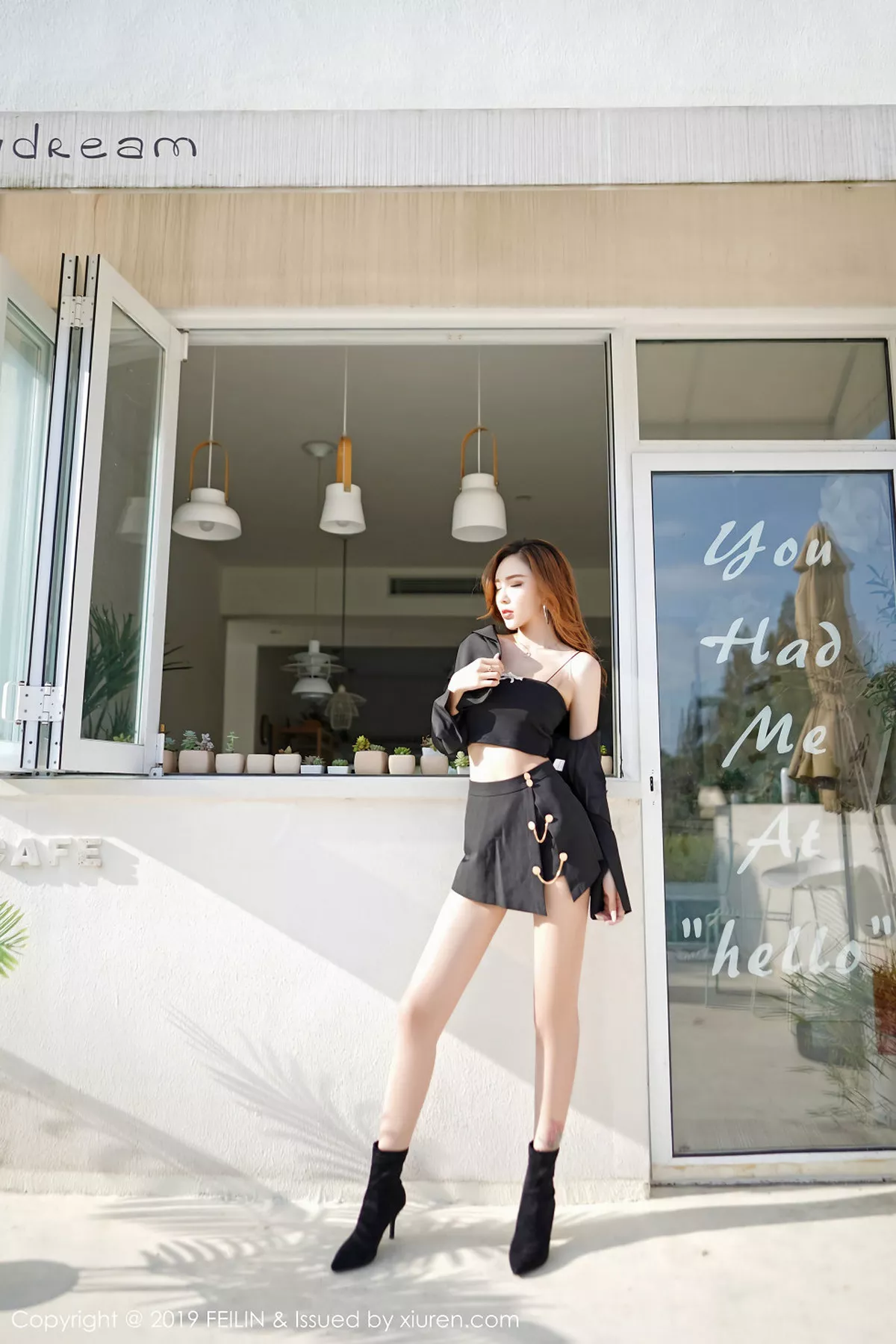 秀人集.com_[FeiLin嗲囡囡]Vol.220_嫩模梦小楠小夜猫户外泳池性感比基尼秀S型身材诱惑写真42P