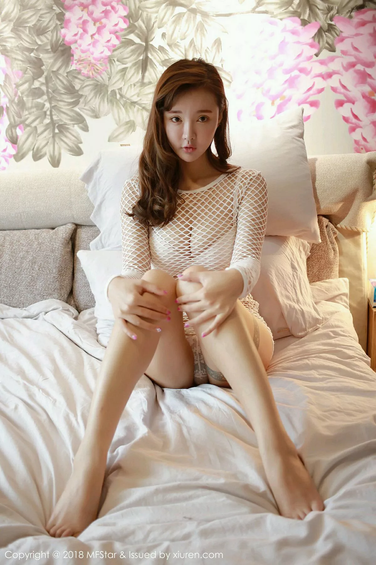 秀人集.com_[MFStar模范学院]Vol.160_女神佳佳JiaJia白色缕空衣秀豪乳全裸下身翘臀诱惑写真42P