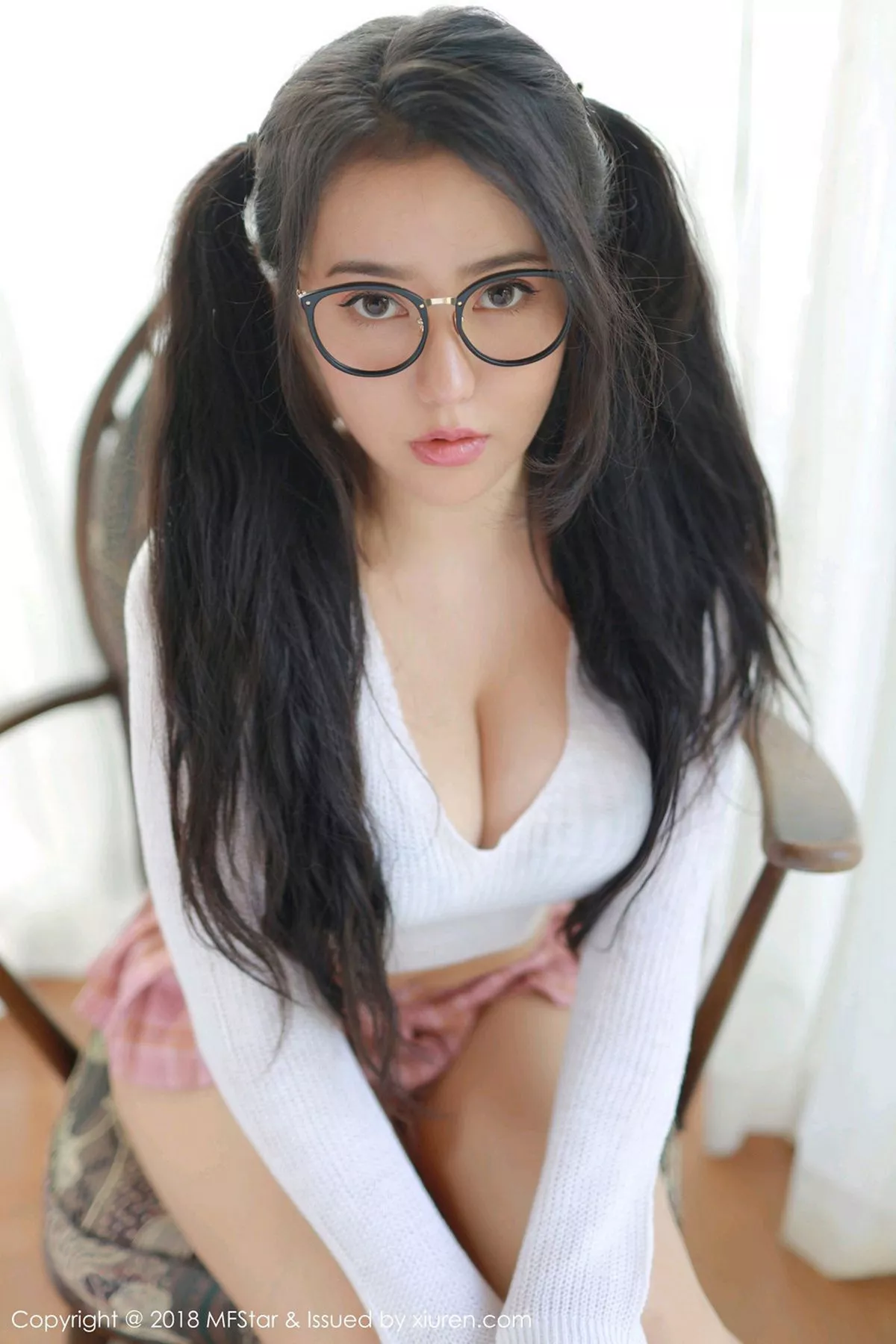 秀人集.com_[MFStar模范学院]Vol.168_女神Manuela玛鲁娜日本旅拍私房粉色短裙秀翘臀极致诱惑写真51P