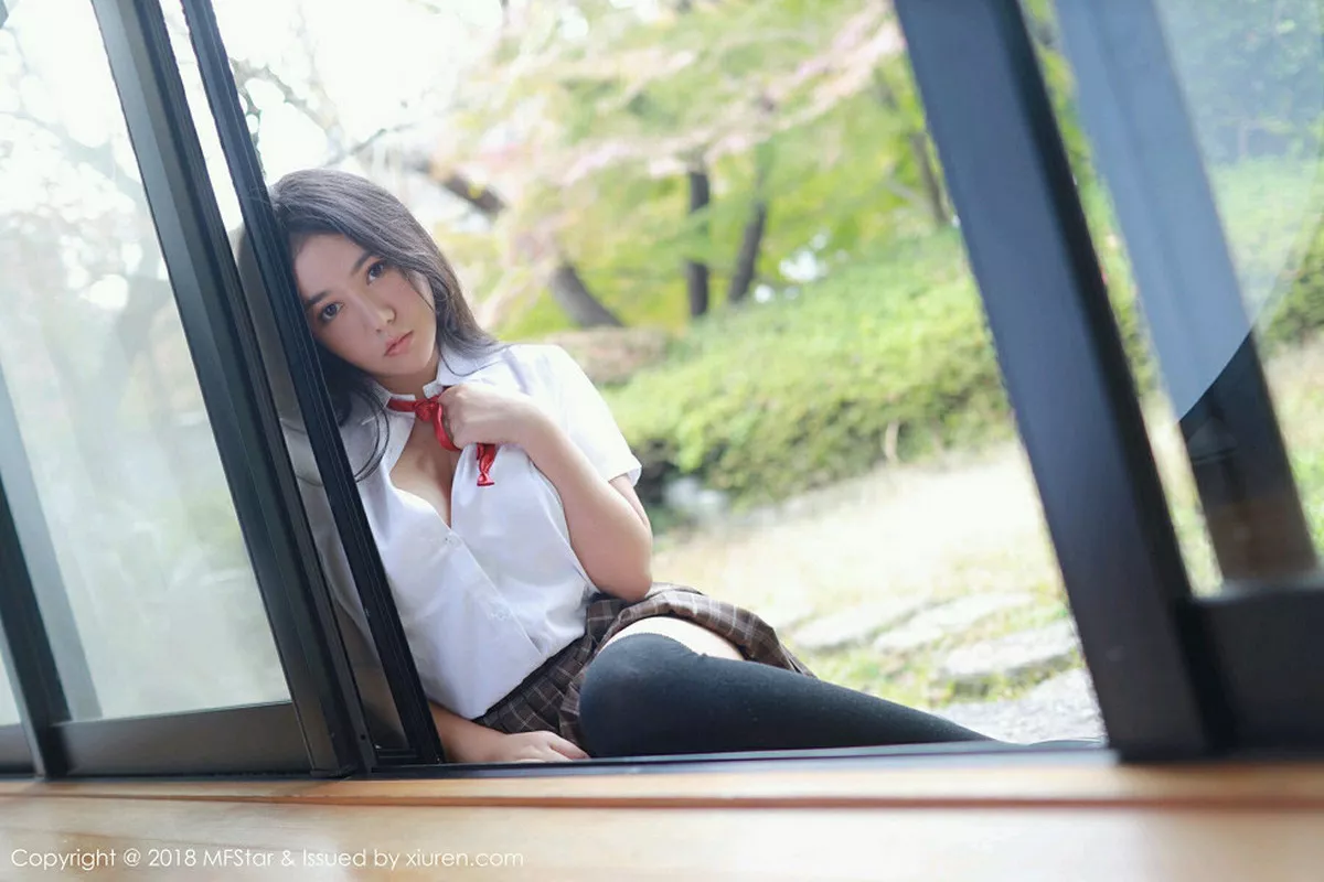 秀人集.com_[MFStar模范学院]Vol.163_嫩模Manuela玛鲁娜日本旅拍户外学生制服靓丽迷人写真42P