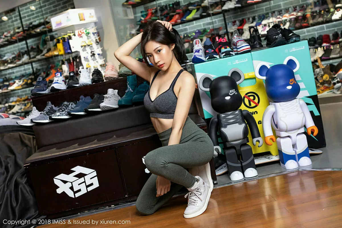 秀人集.com_[IMISS爱蜜社]Vol.309_嫩模小狐狸Kathryn私房性感红色内衣配肉丝裤袜完美诱惑写真37P