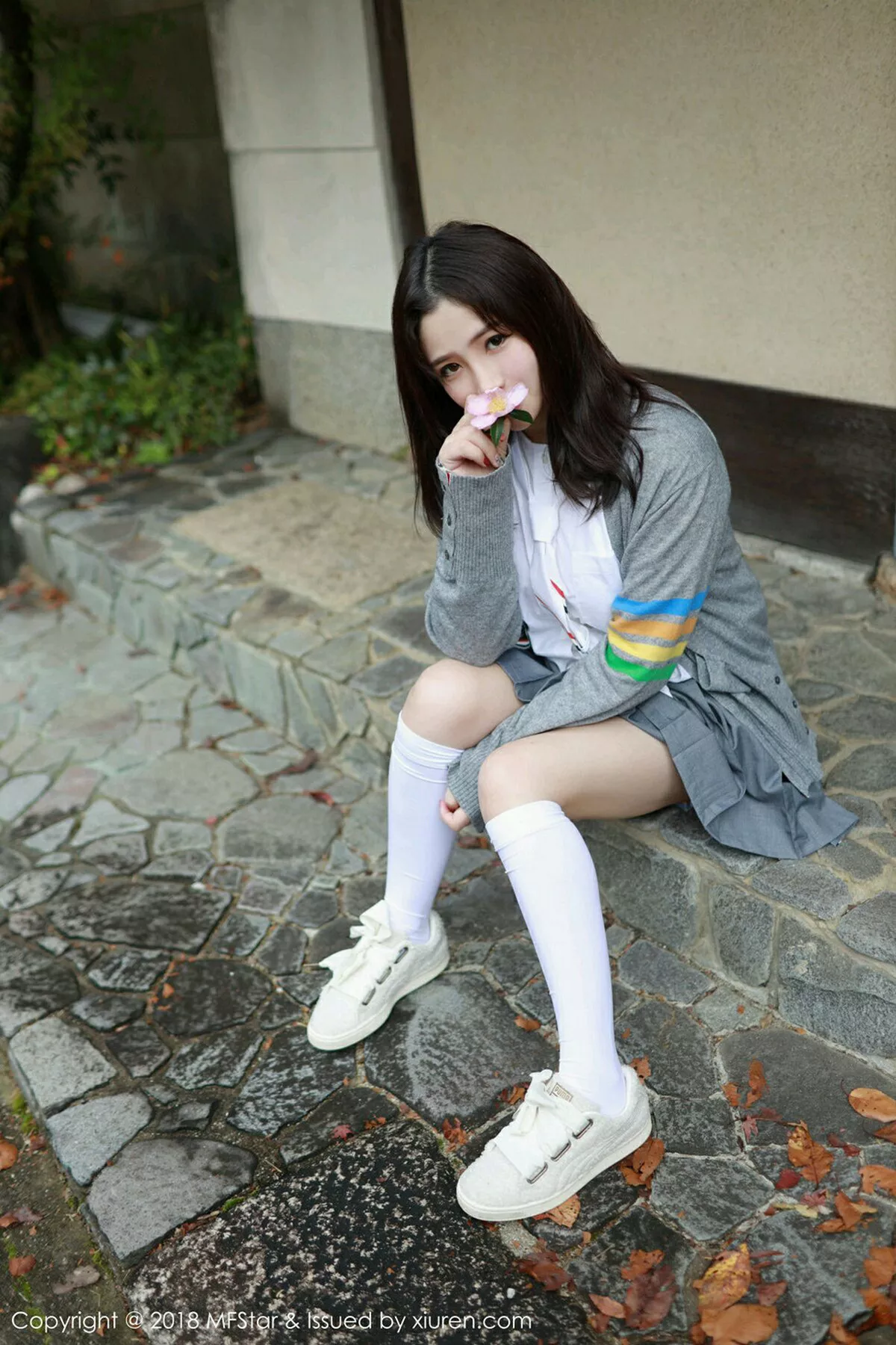 秀人集.com_[MFStar模范学院]Vol.162_女神徐cake日本旅拍性感衬衣配短裙半露白嫩美乳诱惑写真40P