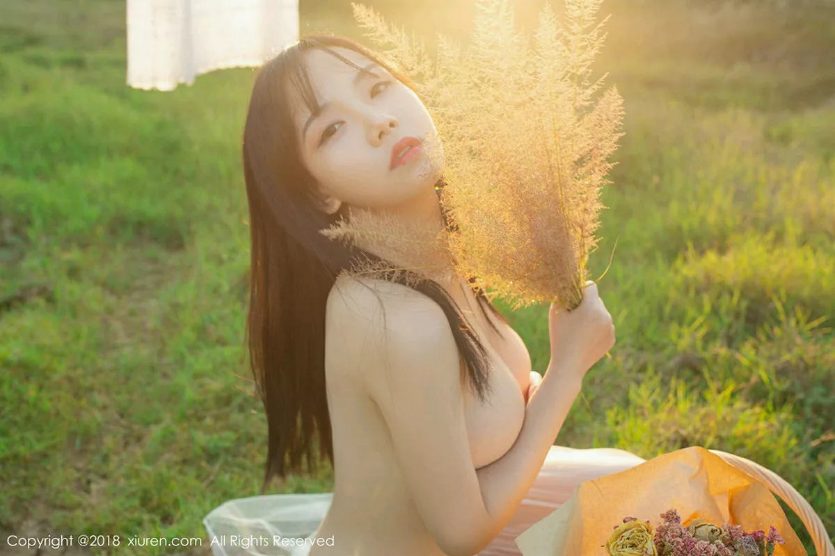 秀人集.com_[XiuRen秀人网]No.1238_女神徐微微mia户外白色薄纱半脱露豪乳翘臀极致诱惑写真40P