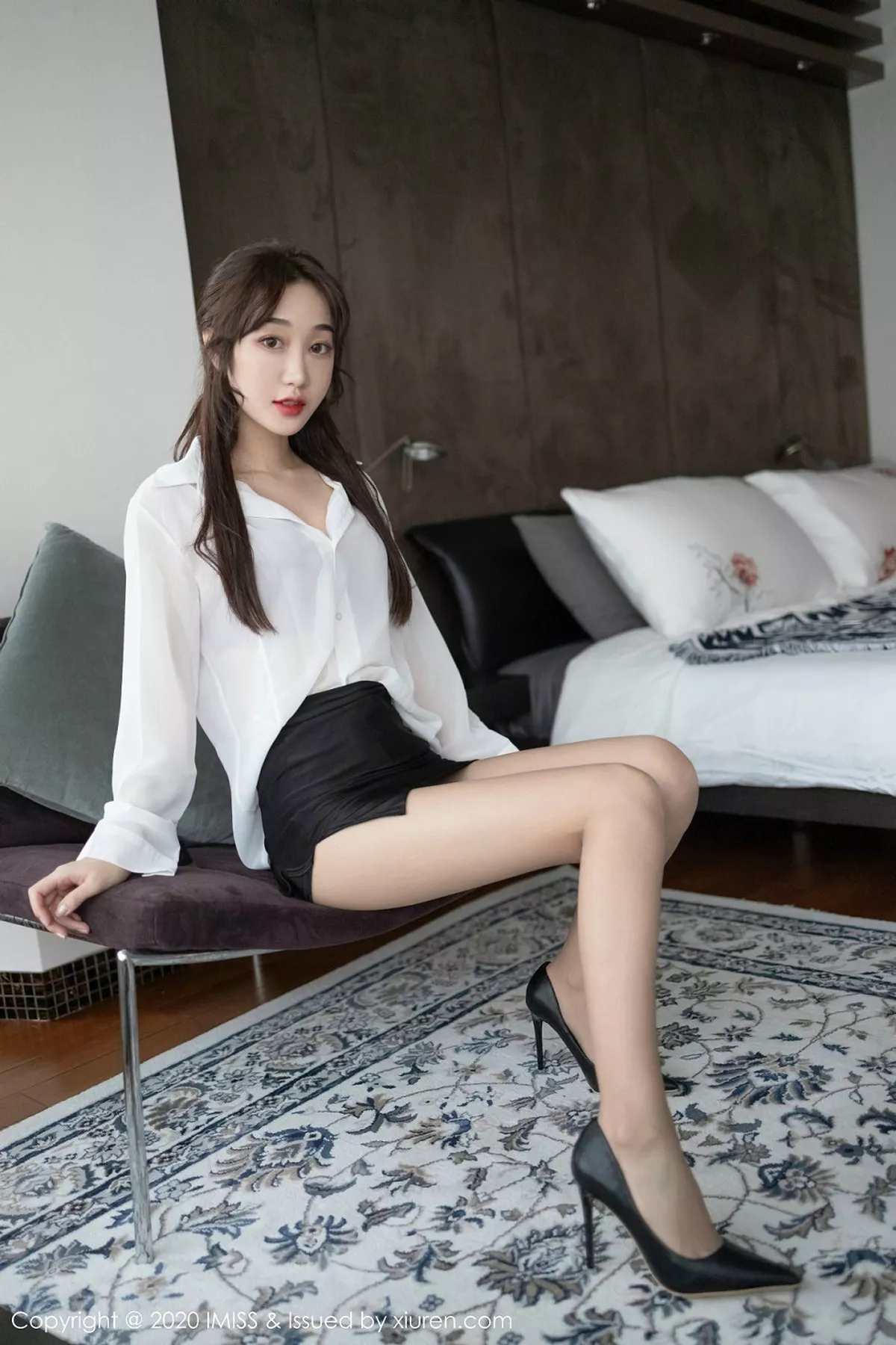 秀人集.com_[IMISS爱蜜社]Vol.427_嫩模九月生户外秘书制服白衬衫配黑短裙秀肉丝袜诱惑写真40P