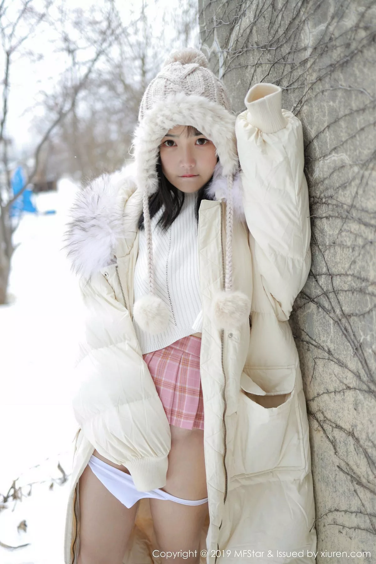 秀人集.com_[MFStar模范学院]Vol.246_嫩模徐微微mia北海道旅拍室外冰天雪地街头主题性感写真61P