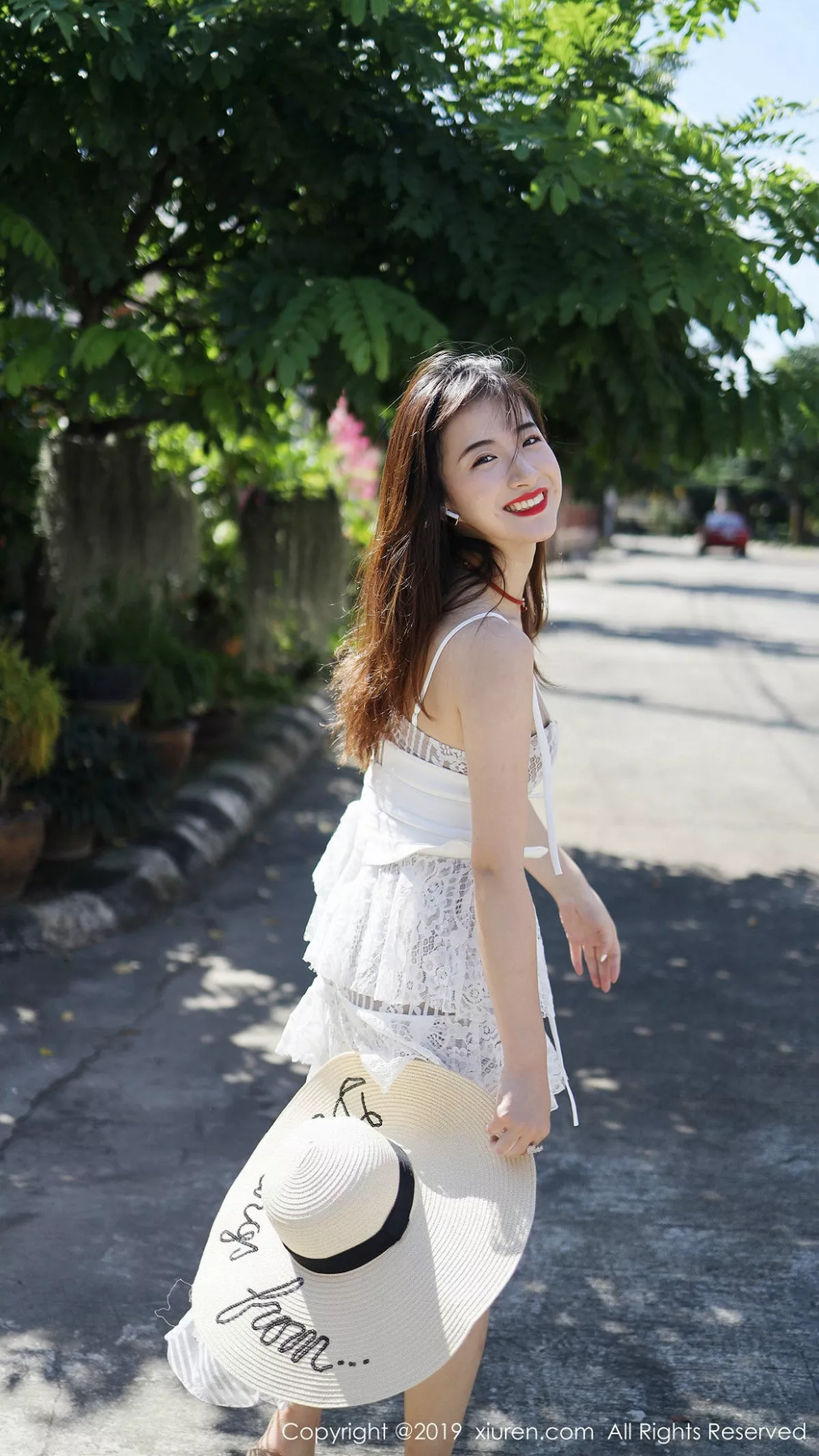 秀人集.com_[XiuRen秀人网]No.1892_嫩模艺儿拿铁泰国旅拍室外小清新主题蕾丝短裙迷人诱惑写真55P