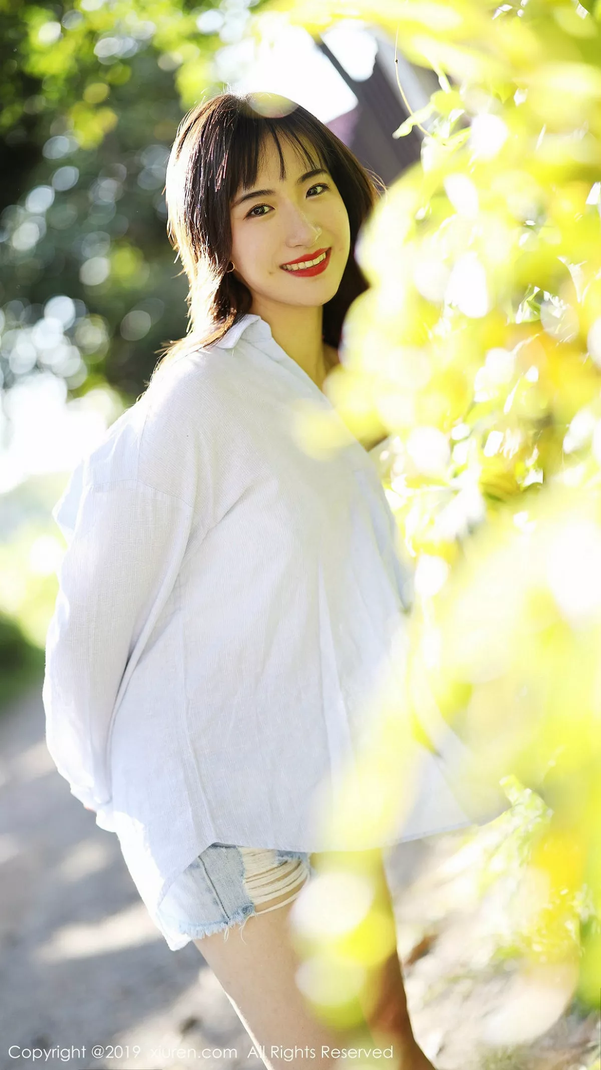 秀人集.com_[XiuRen秀人网]No.1892_嫩模艺儿拿铁泰国旅拍室外小清新主题蕾丝短裙迷人诱惑写真55P