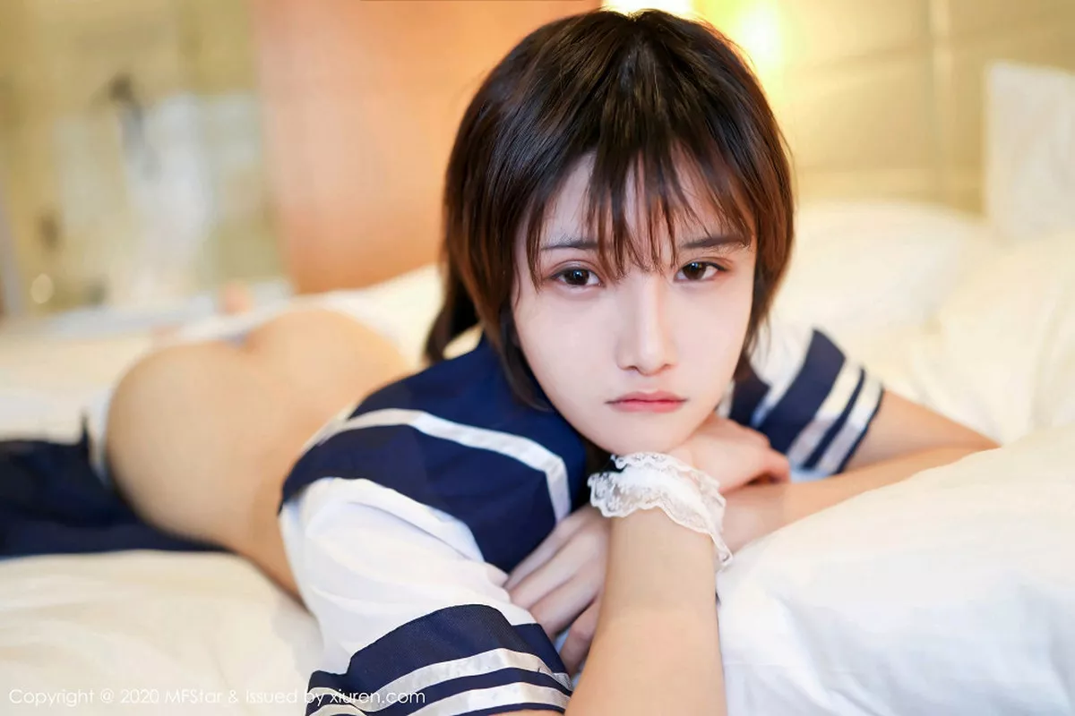 秀人集.com_[MFStar模范学院]Vol.252_嫩模小姿2002私房清楚校服半脱真空露翘臀撩人诱惑写真50P