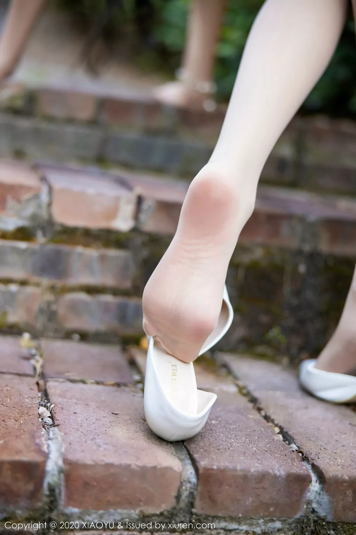 秀人集.com_[XiaoYu画语界]Vol.233_女神杨晨晨室外性感古韵旗袍配超薄肉丝秀美臀玉足诱惑写真140P