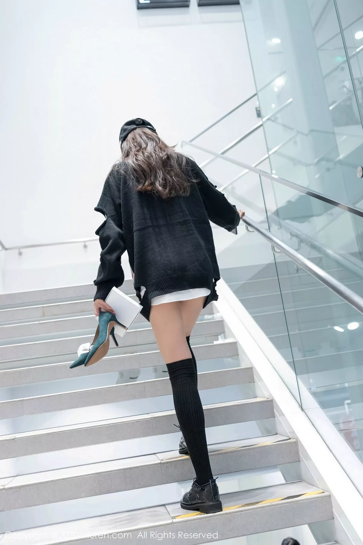 秀人集.com_[XiuRen秀人网]No.1919_嫩模杨紫嫣Cynthia室外清纯学生装+私房开档黑丝撩人诱惑写真37P