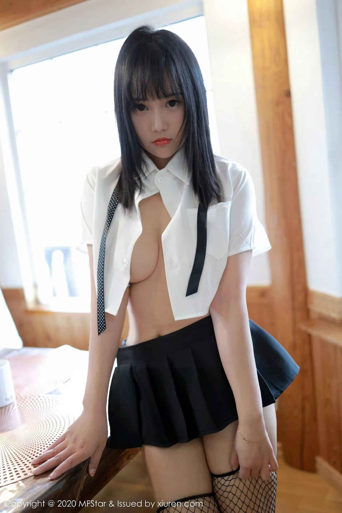 秀人集.com_[MFStar模范学院]Vol.255_女神徐微微mia日本旅拍私房黑短裙露丁字裤翘臀诱惑写真52P