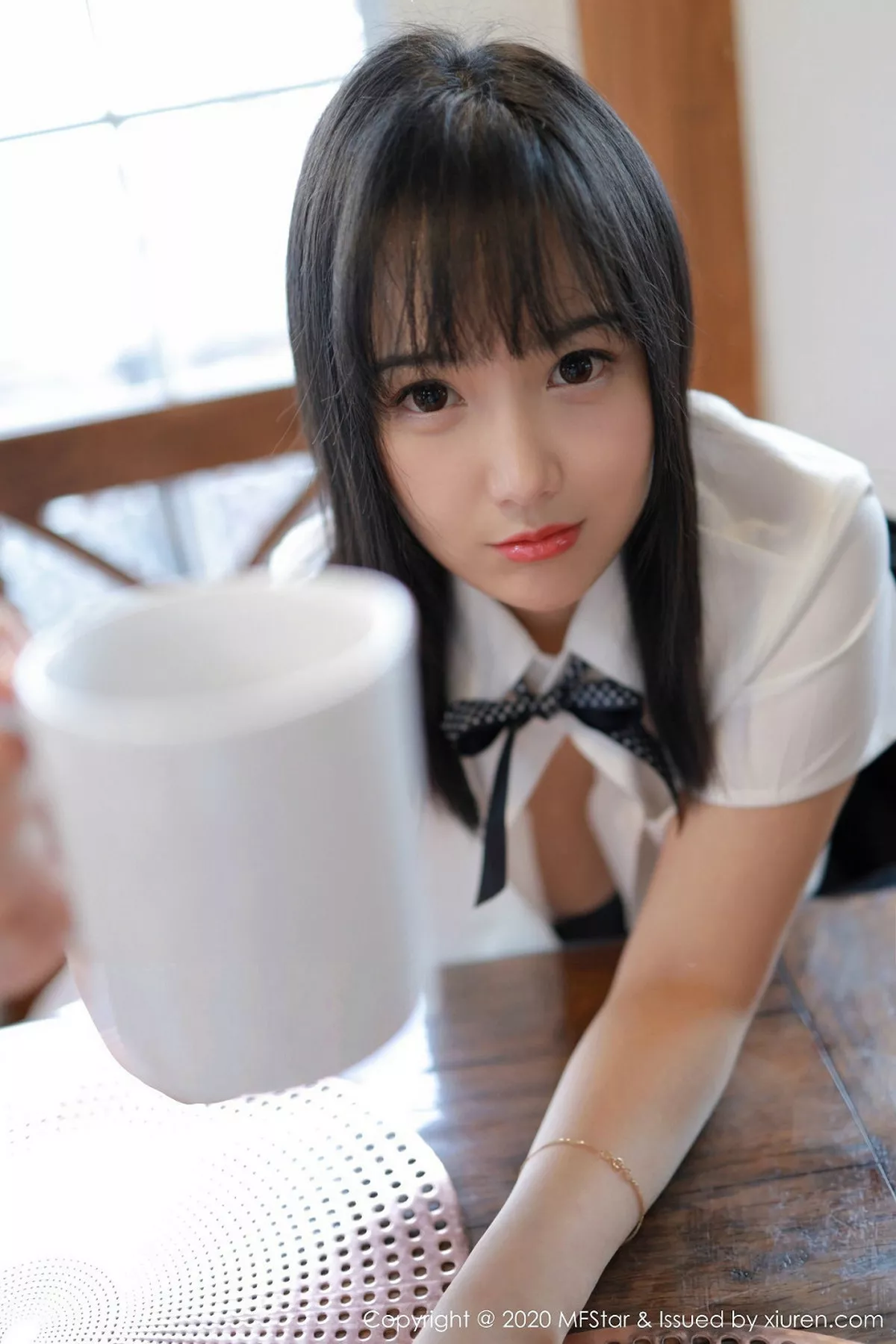 秀人集.com_[MFStar模范学院]Vol.255_女神徐微微mia日本旅拍私房黑短裙露丁字裤翘臀诱惑写真52P