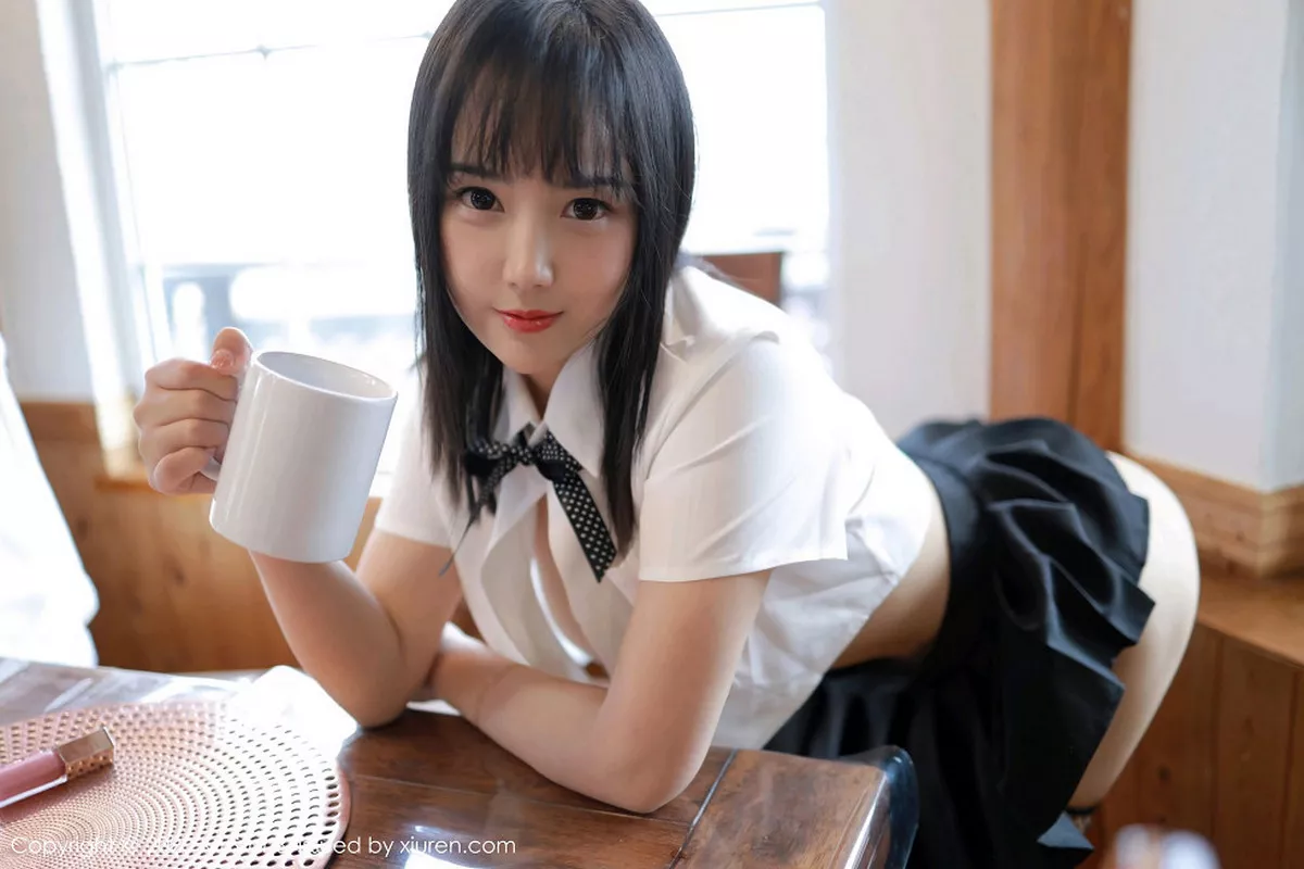 秀人集.com_[MFStar模范学院]Vol.255_女神徐微微mia日本旅拍私房黑短裙露丁字裤翘臀诱惑写真52P