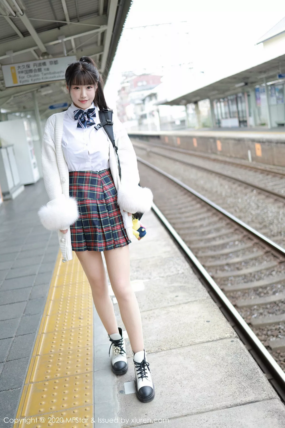 秀人集.com_[MFStar模范学院]Vol.259_嫩模朱可儿Flower日本旅拍尾随学生剧情主题魅惑写真73P