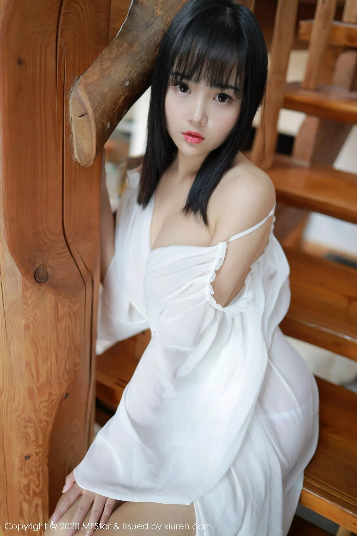 秀人集.com_[MFStar模范学院]Vol.260_嫩模徐微微mia日本旅拍白色透视薄纱真空秀童颜巨乳诱惑写真50P