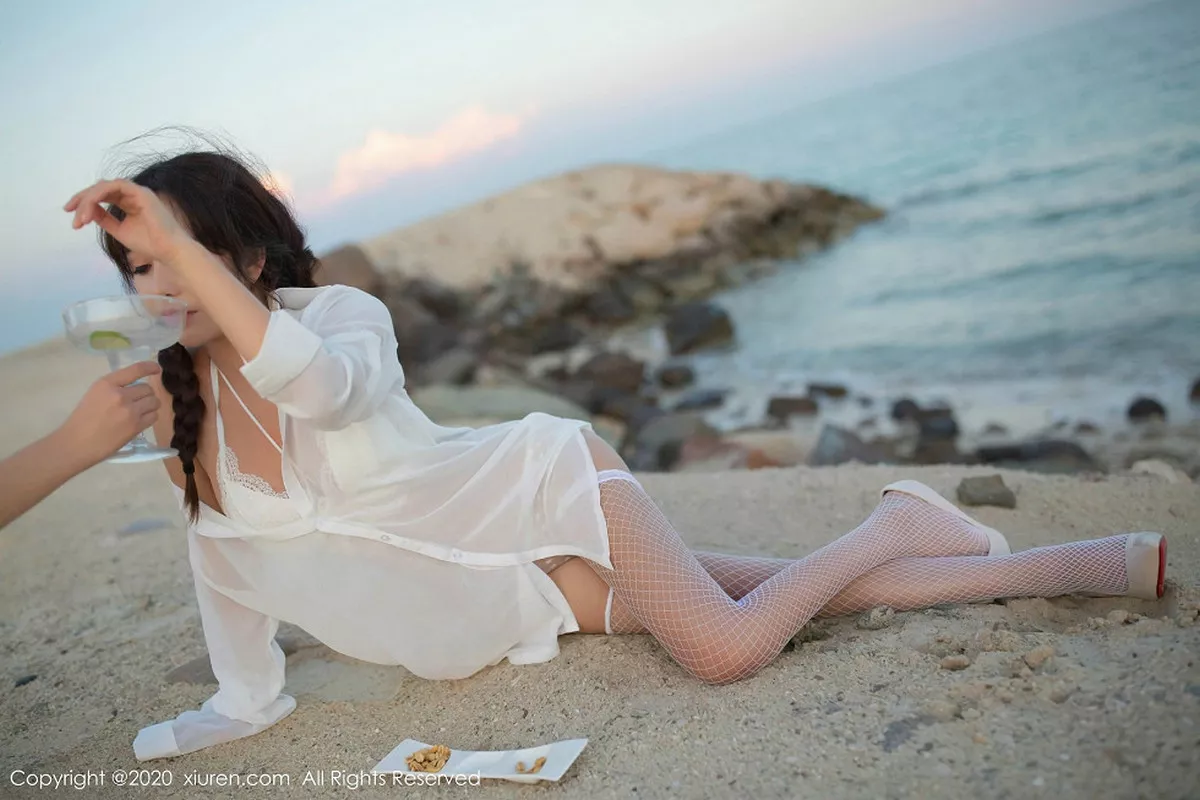 秀人集.com_[XiuRen秀人网]No.1951_嫩模陶喜乐_lele东欧旅拍海边沙滩缕空情趣内衣撩人诱惑写真63P