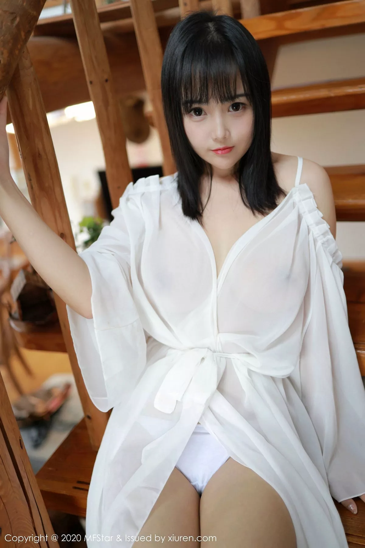 秀人集.com_[MFStar模范学院]Vol.260_嫩模徐微微mia日本旅拍白色透视薄纱真空秀童颜巨乳诱惑写真50P